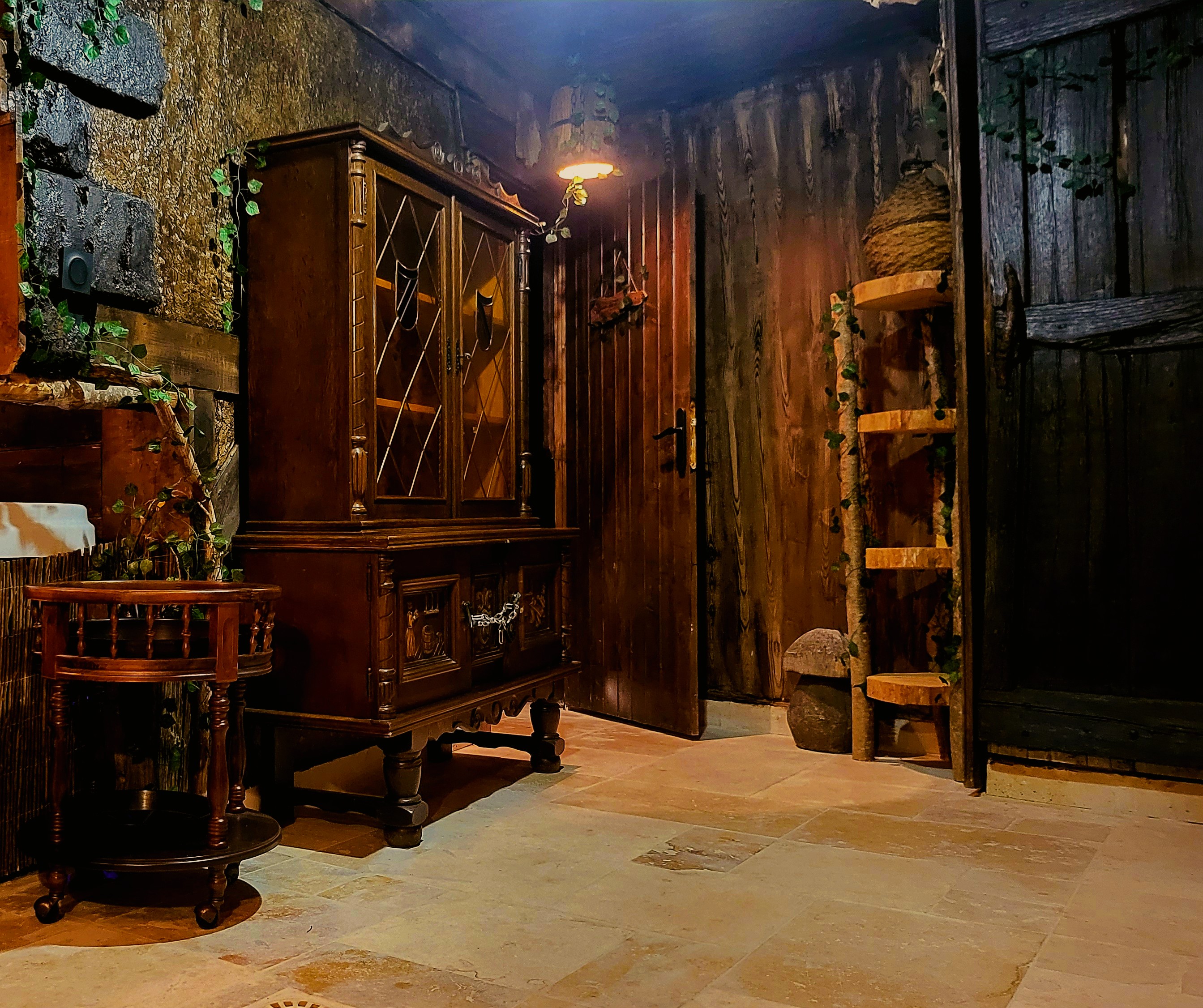 L'Auberge du Trône — Chambre à thème avec jacuzzi à Loire à Saint-Étienne — salle de bain