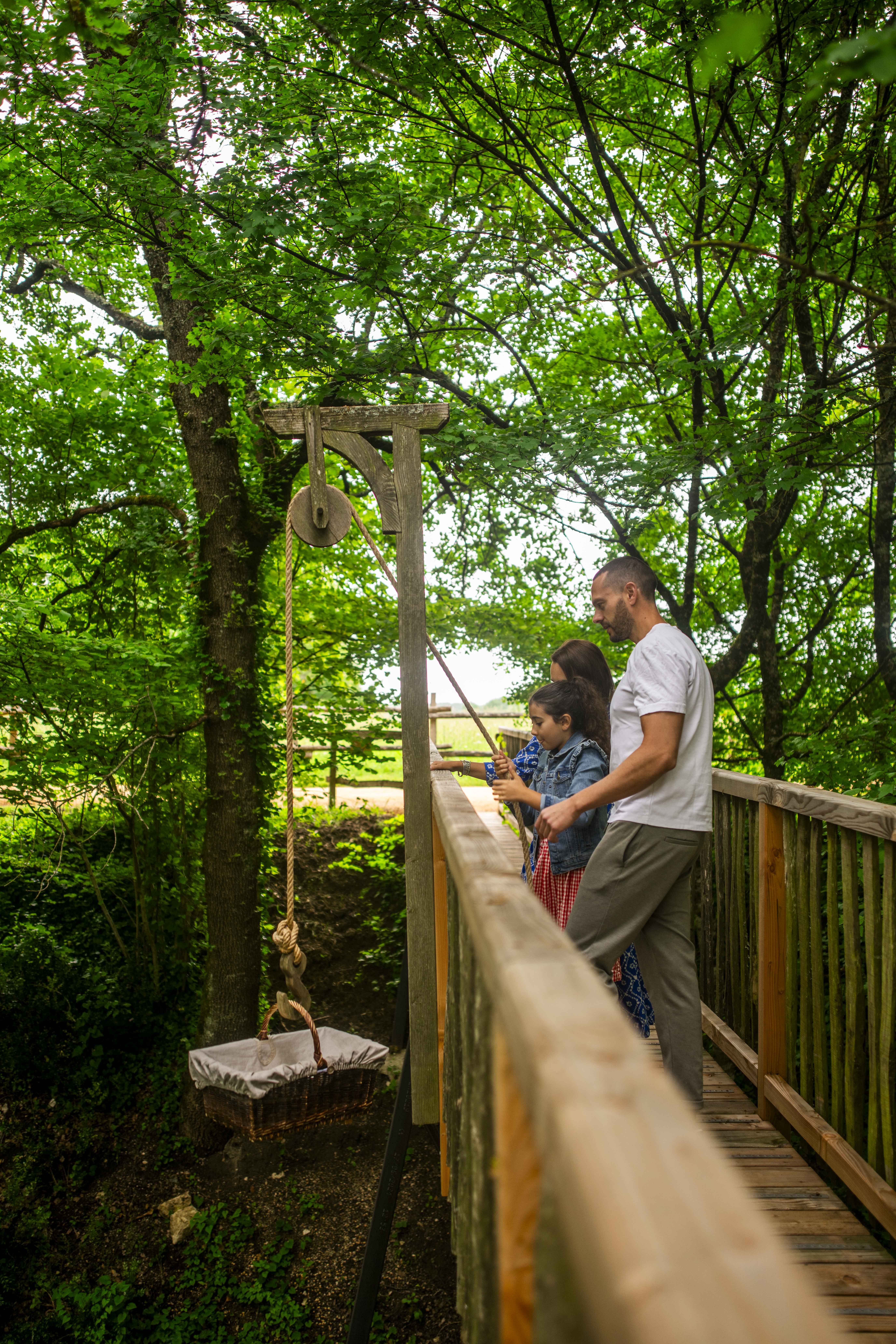Cabane Château Milandes & Spa : une expérience suspendue en Aquitaine à Beaumontois En Perigord — détail architectural