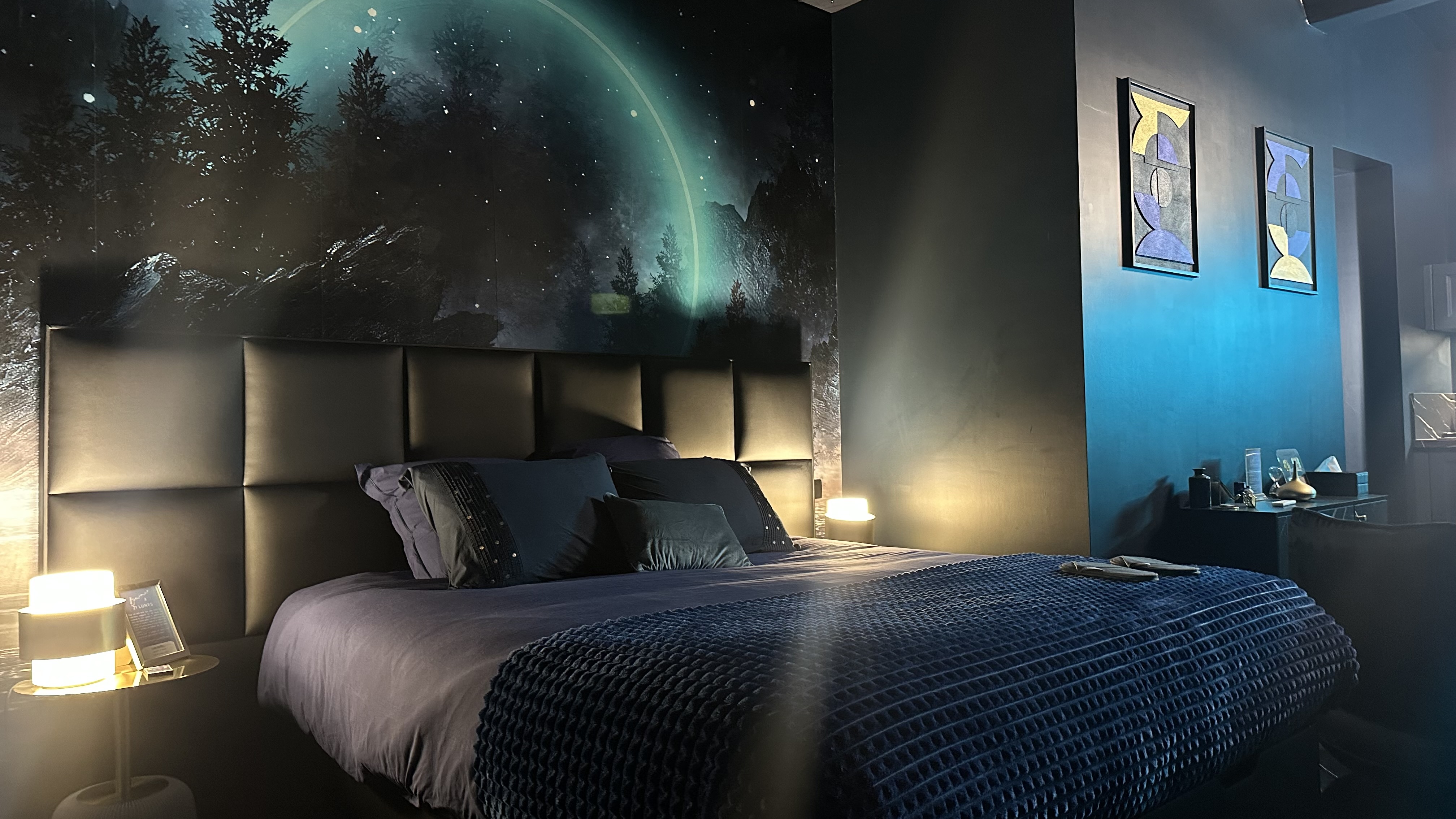 Dormez sous la Lune Bleue — Chambre à thème immersive à Roanne
