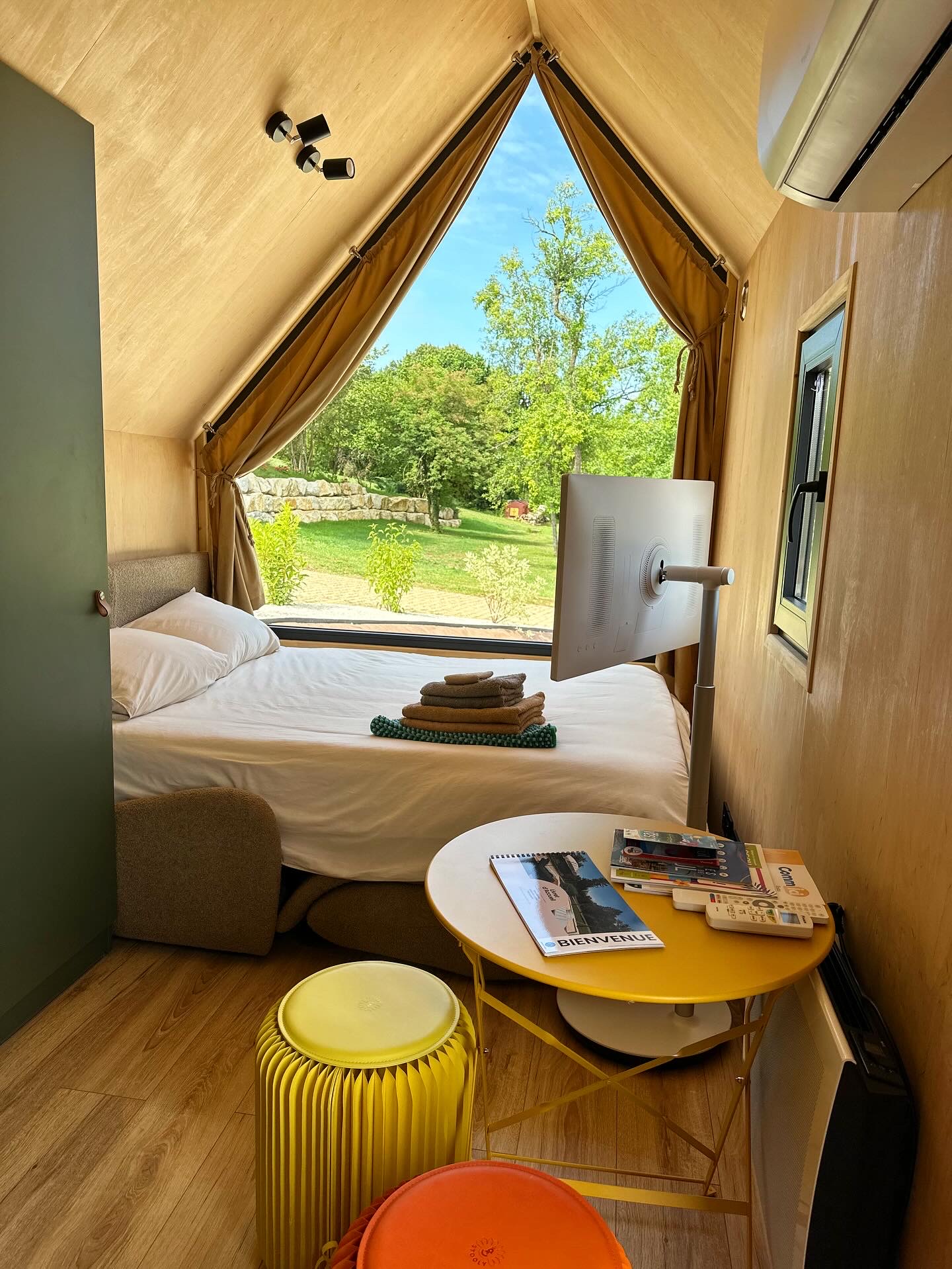 Tiny House Mon Cabanon — Évasion avec spa à Vesoul (Haute-Saône) à Vesoul — vue intérieure