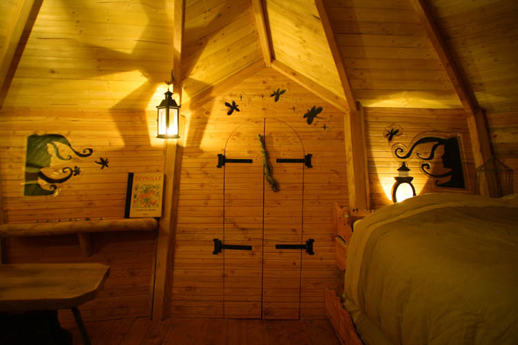 Cabane des Lucioles — Nuit perchée avec spa à Ille-et-Vilaine à Betton — détail architectural