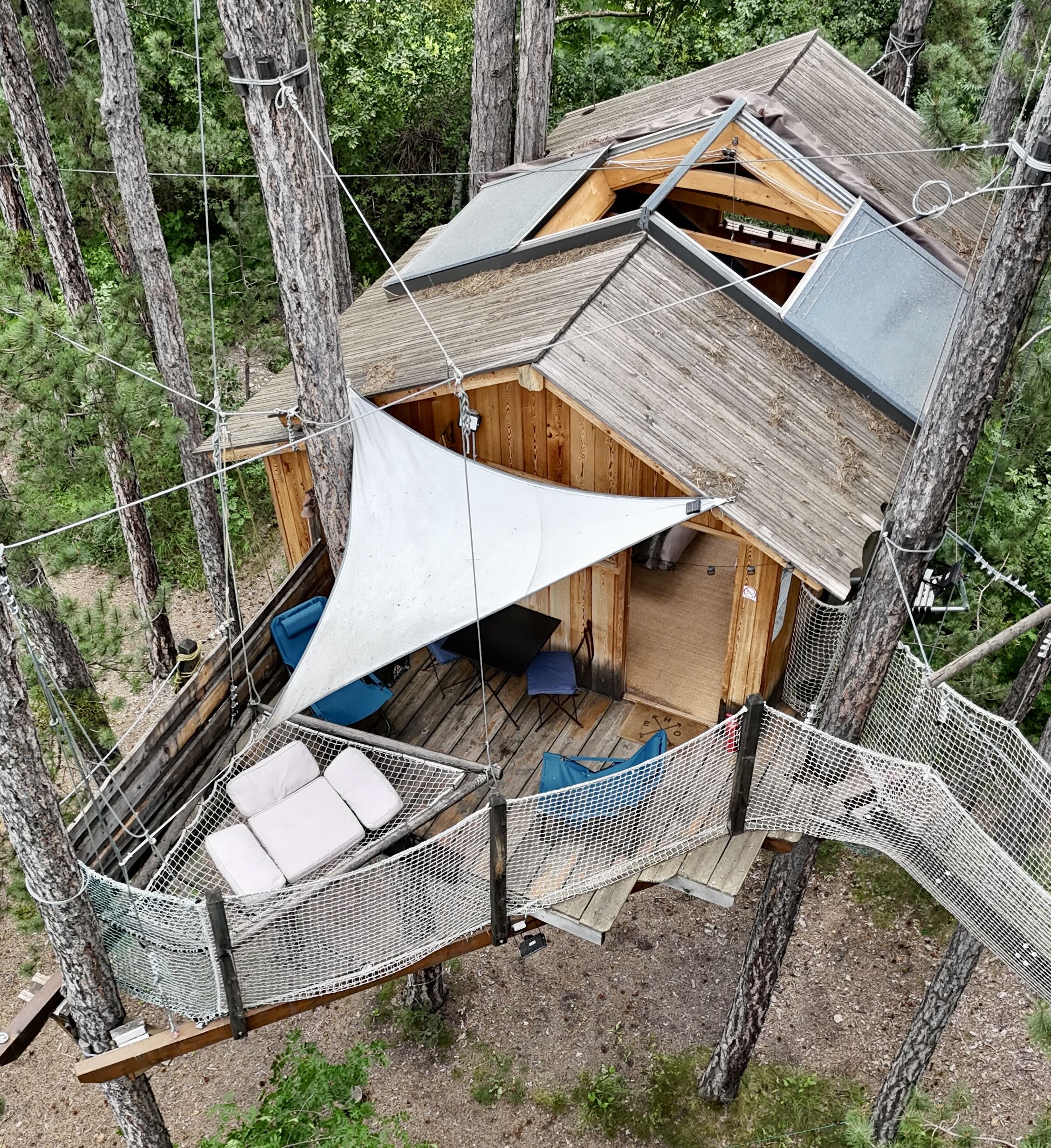 La cabane étoilée : une nuit suspendue dans les arbres