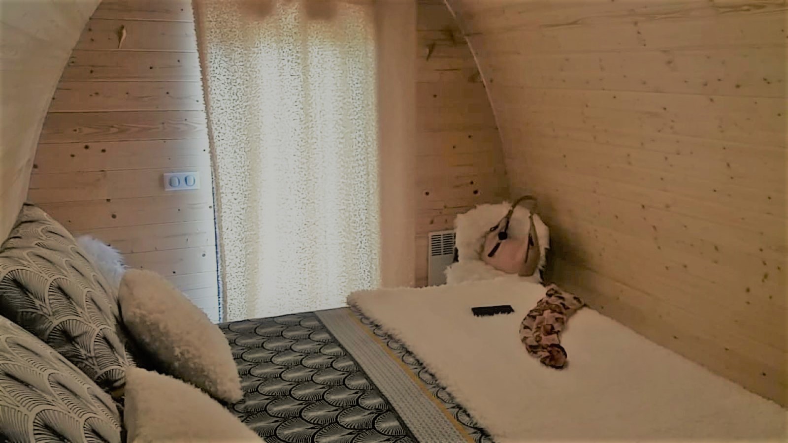 Mégapod la Bergerie Insolite — Pod avec jacuzzi à Ariège à Foix — cuisine