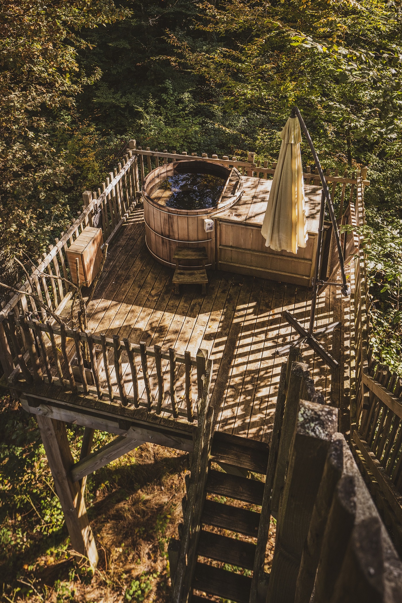 Cabane Spa Echo : une expérience suspendue dans les arbres à Joncherey — vue intérieure