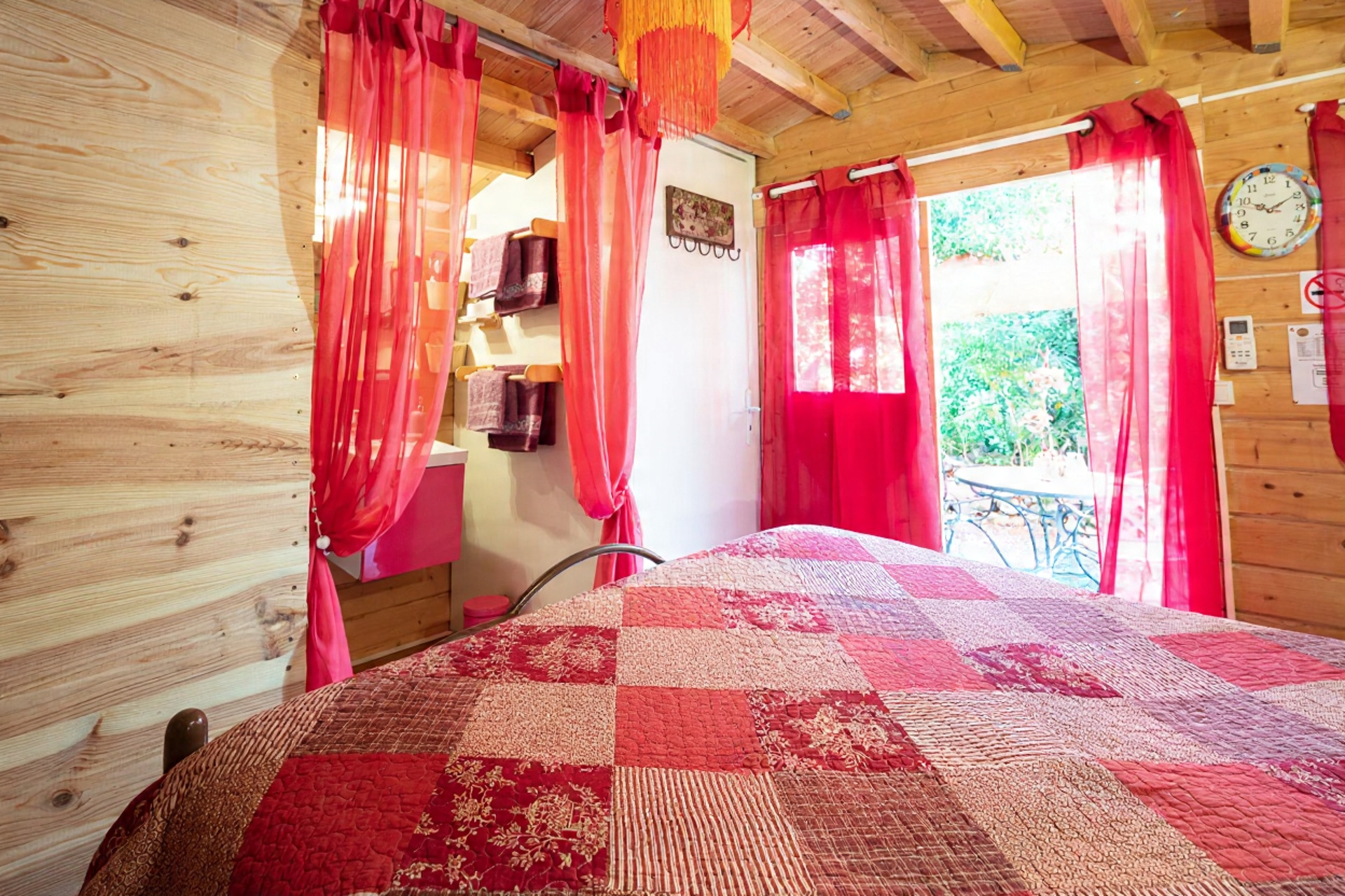 Tiny Églantine — Cabane avec spa à Le Portel des Arnaud à Durfort-et-Saint-Martin-de-Sossenac — environnement naturel