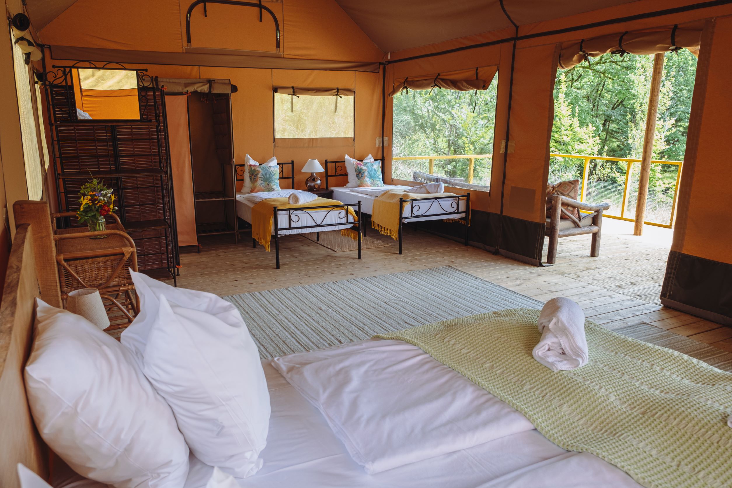 Maasai Mara — Tente luxueuse avec spa à Tarn-et-Garonne à Varen — détail architectural