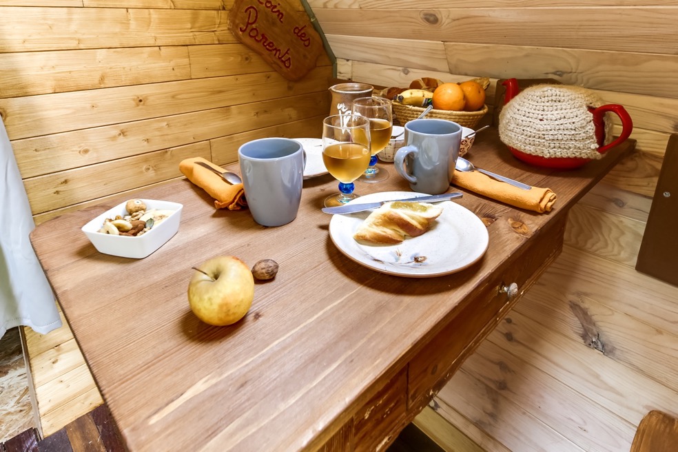 La Roulotte Hansel et Gretel : un voyage féérique en Lorraine à Claudon — salle de bain