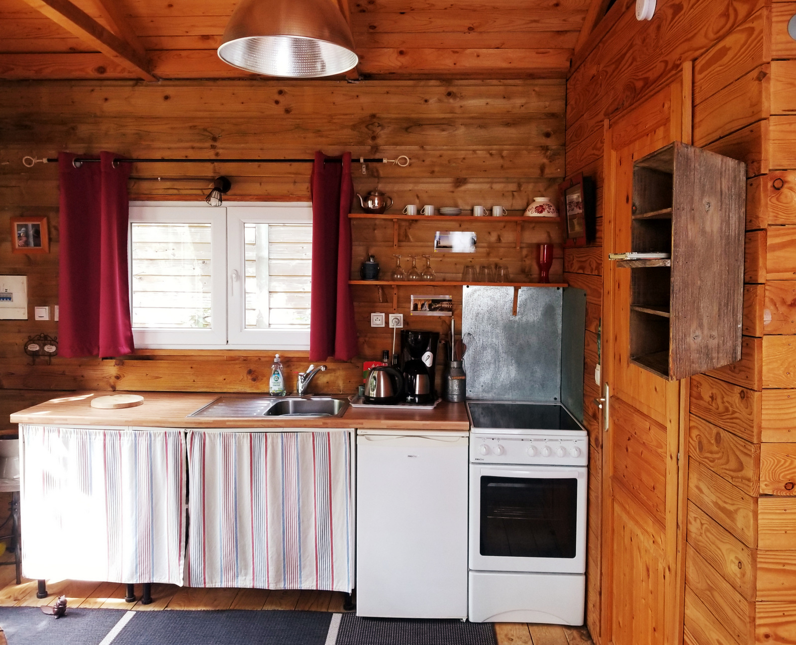 La cabane des Ecureuils Amoureux : une échappée en hauteur à Barjac — environnement naturel
