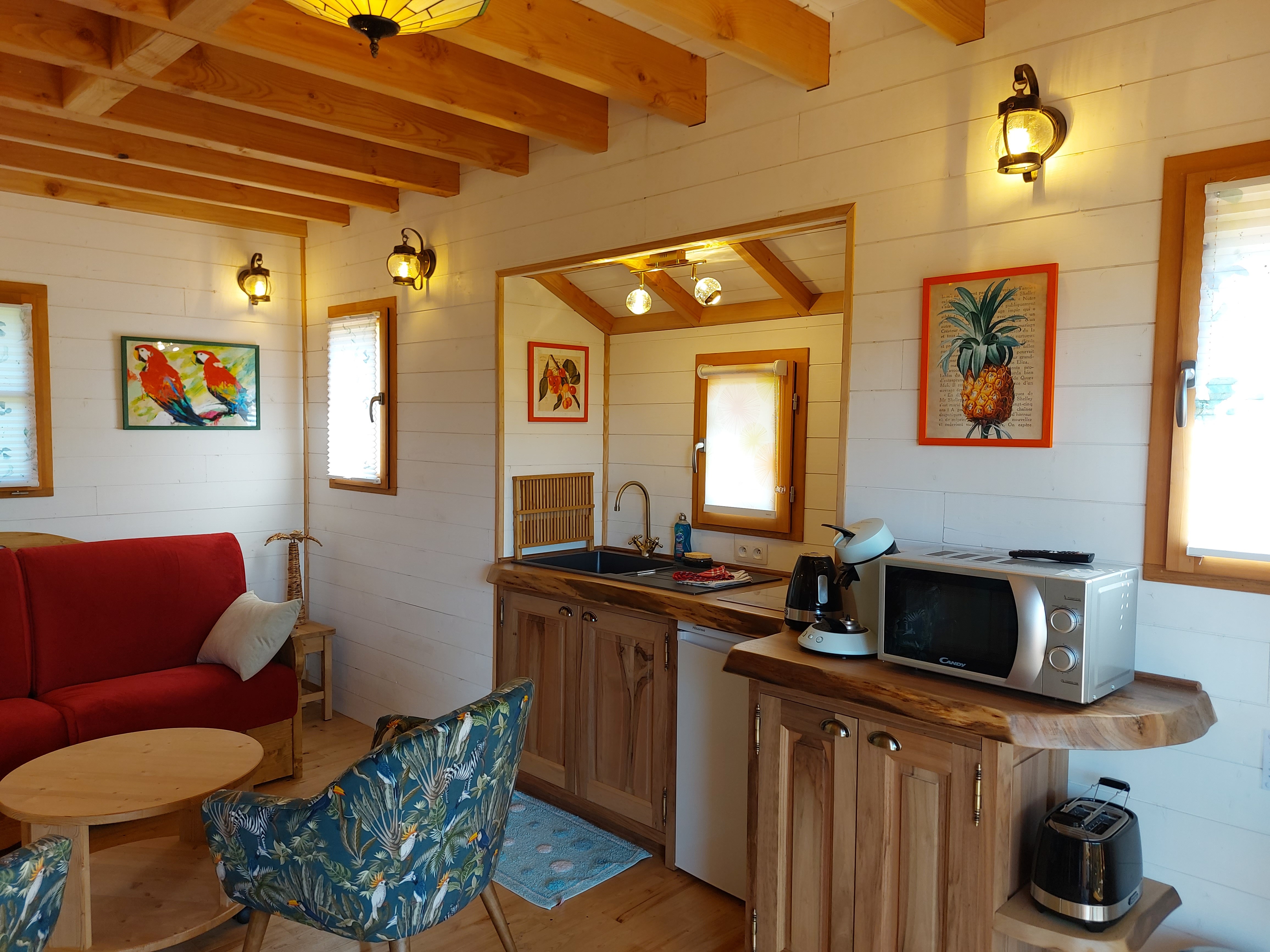 Cabane Asiatique — Séjour exotique avec spa à Vercors, Drôme à Saint-Jean-En-Royans — espace de vie
