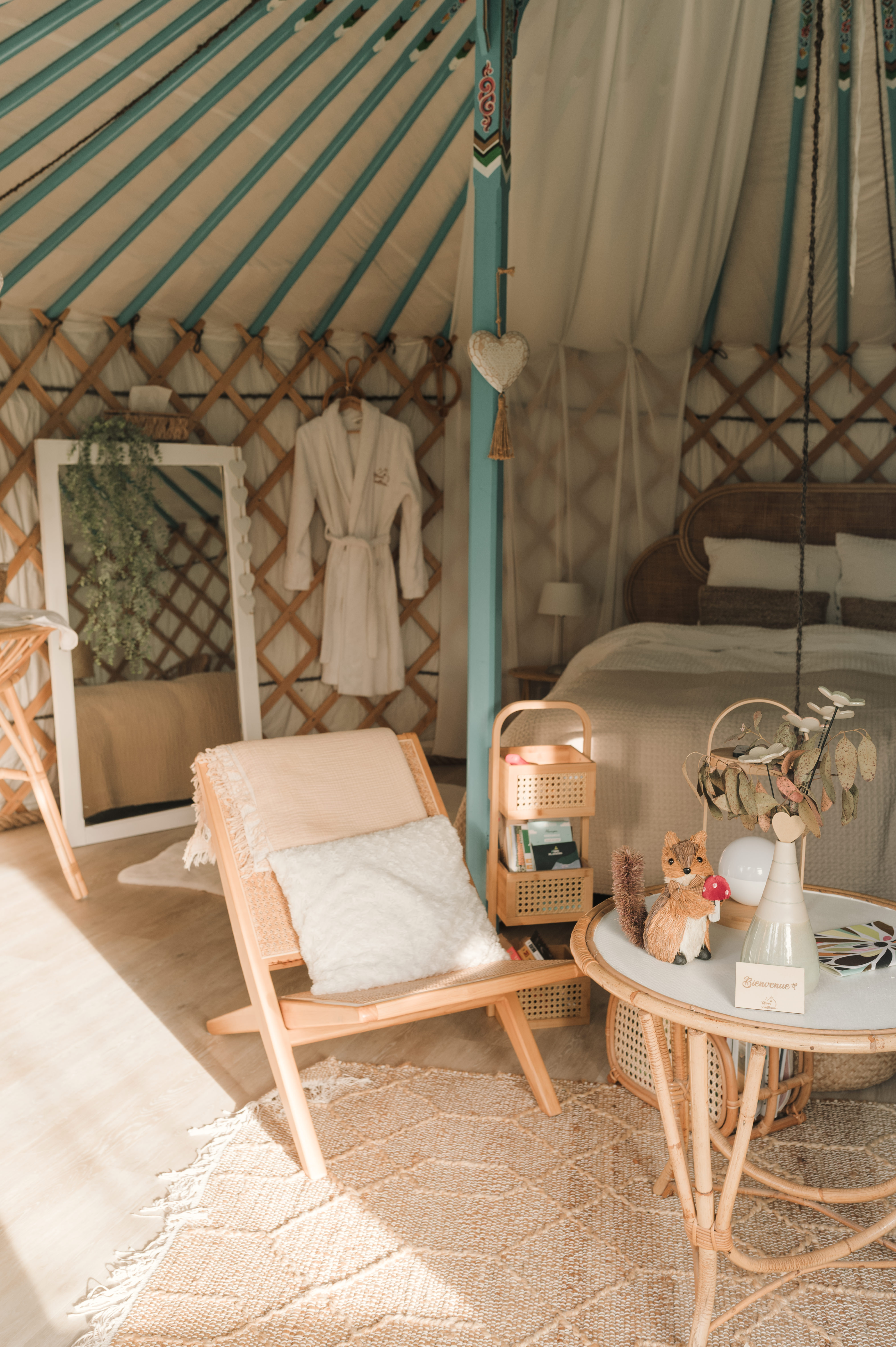Votre évasion dans une yourte cocooning avec bain nordique à Champfremont — environnement naturel