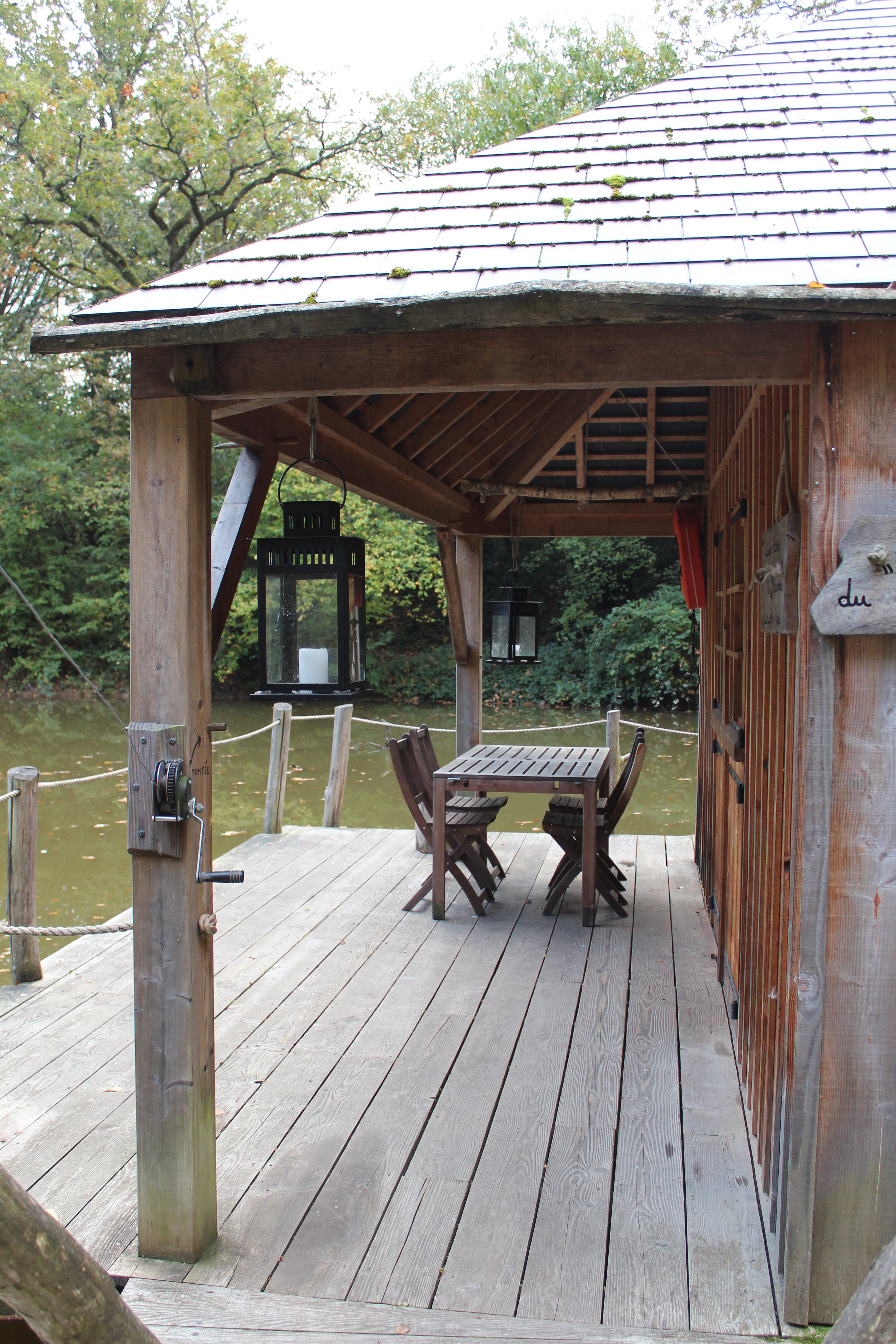 Cabane Martin-Pêcheur — Nuit sur pilotis à 8m en Mayenne à La Chapelle-Anthenaise — chambre