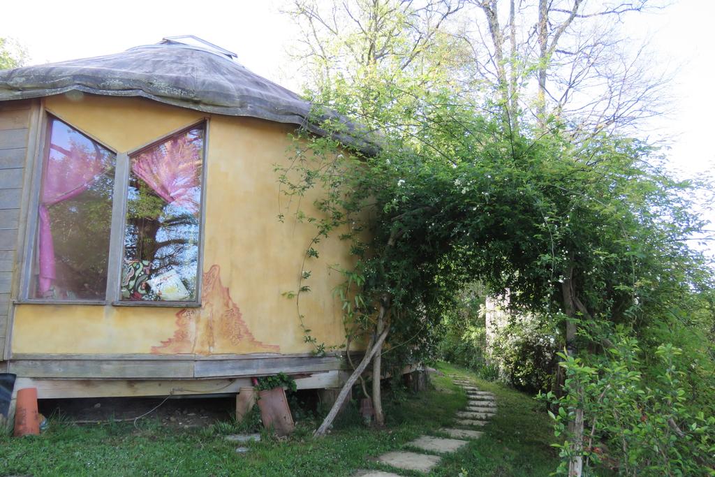 Yourte contemporaine — Séjour apaisant avec spa à Esquillot en Ariège à Esquillot — salle de bain