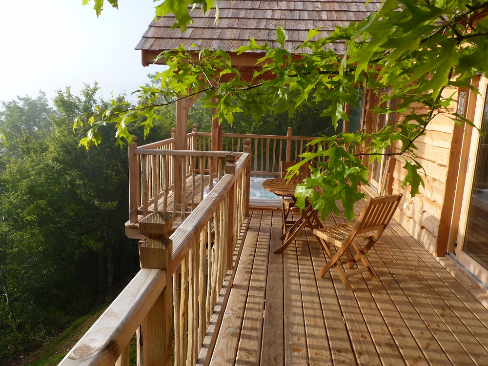 La Cabane-Spa des Figuiers : une évasion enchantée dans les arbres