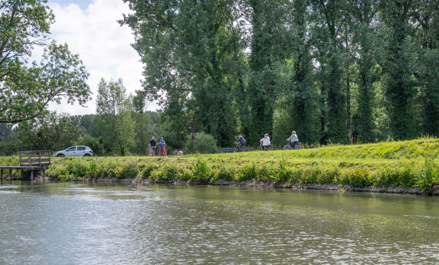 Vivez l'expérience unique d'un bateau en Picardie à Eaucourt Sur Somme — cuisine