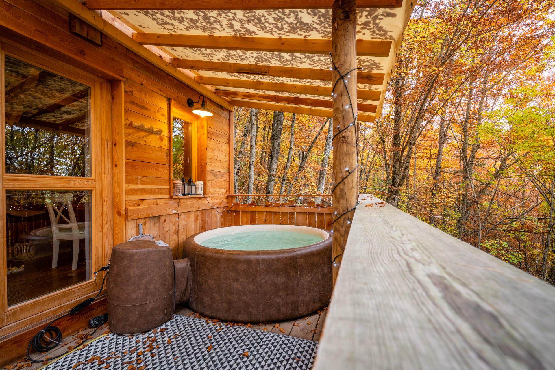 Cabane des Sylphes & Spa — Cabane sur pilotis avec spa à Saint-Léger (Hautes-Alpes) à Saint-Léger-les-Mélèzes — vue intérieure