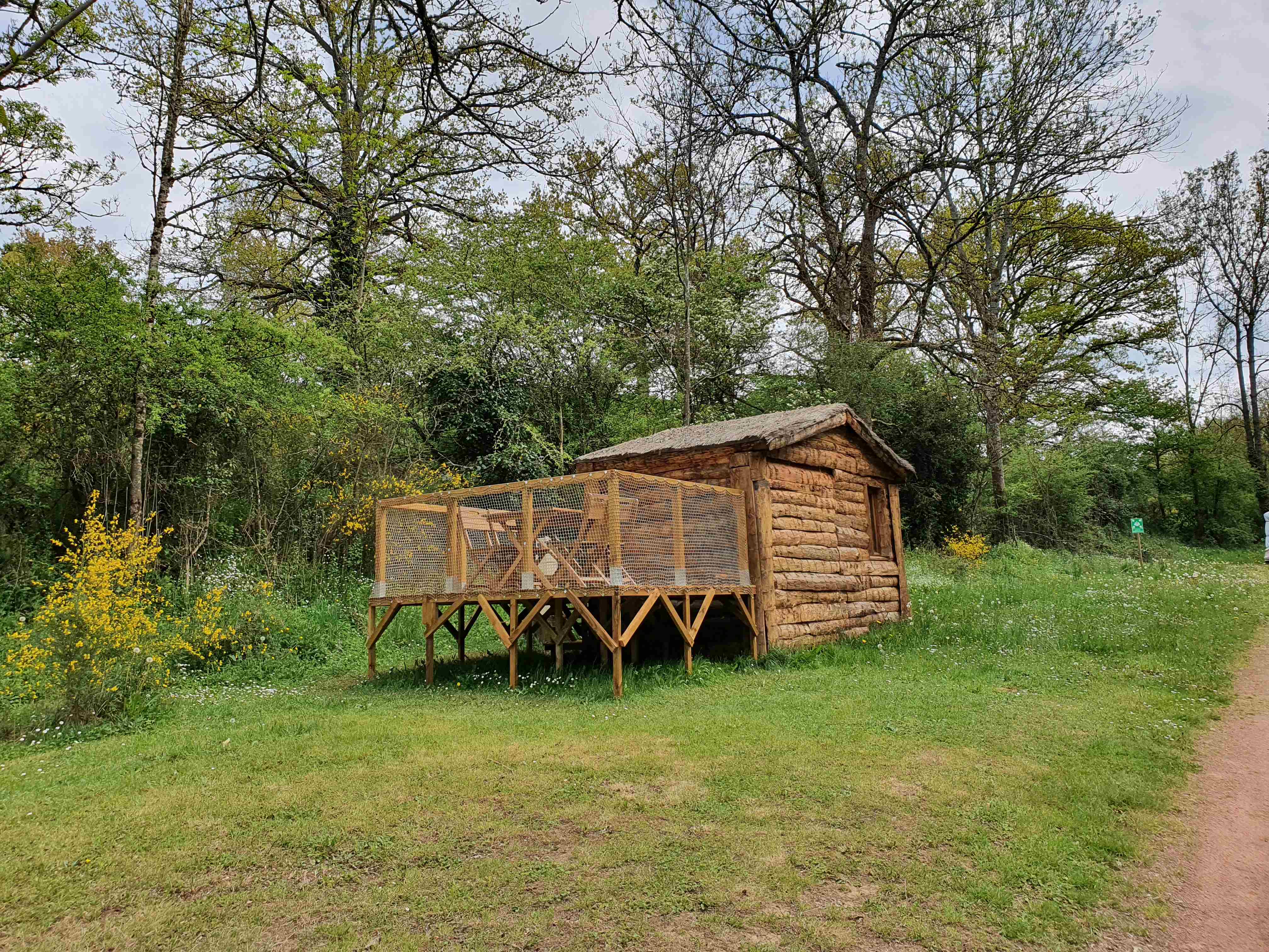 La cabane : une expérience immersive en Auvergne à Huriel — vue intérieure