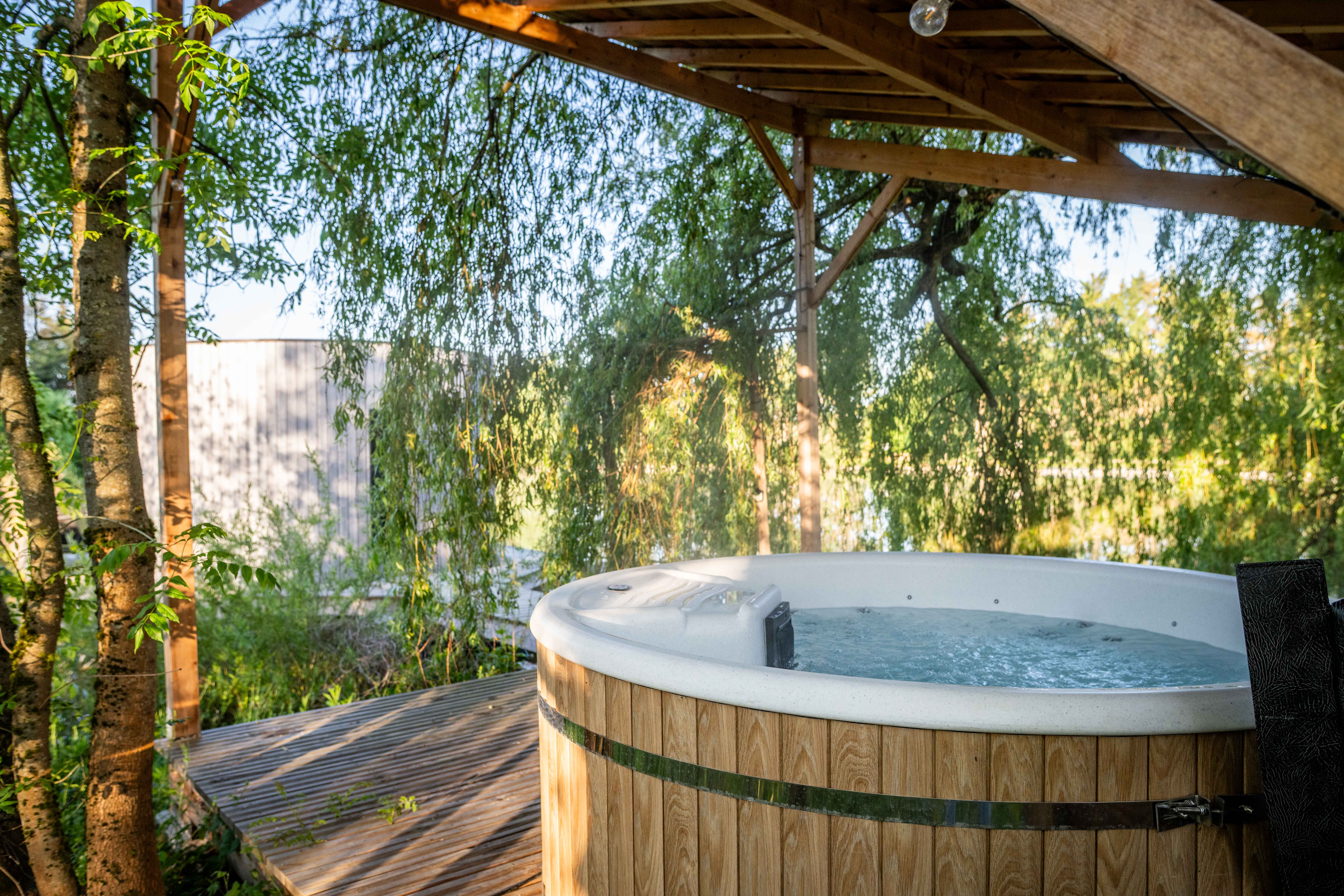 LUMIPOD SPA FLOTTANT — Cabane sur l'eau avec spa privatif à Ain à Meillonnas — vue intérieure