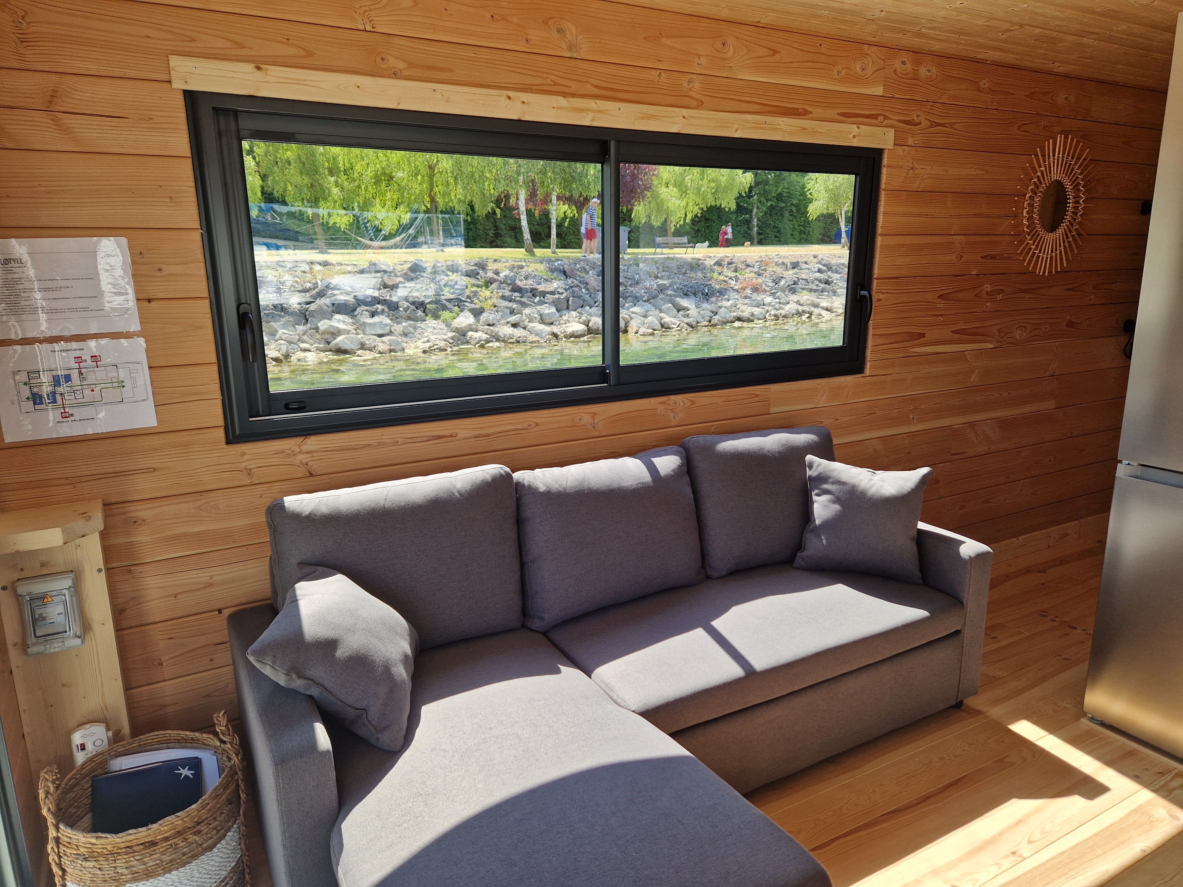 Fløtyll Nemours — Péniche avec spa à Haute-Marne à Chaumont — chambre