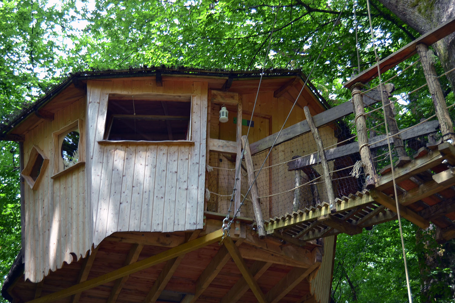 Cabane Eole : une expérience suspendue dans les arbres à Ranchot — détail architectural