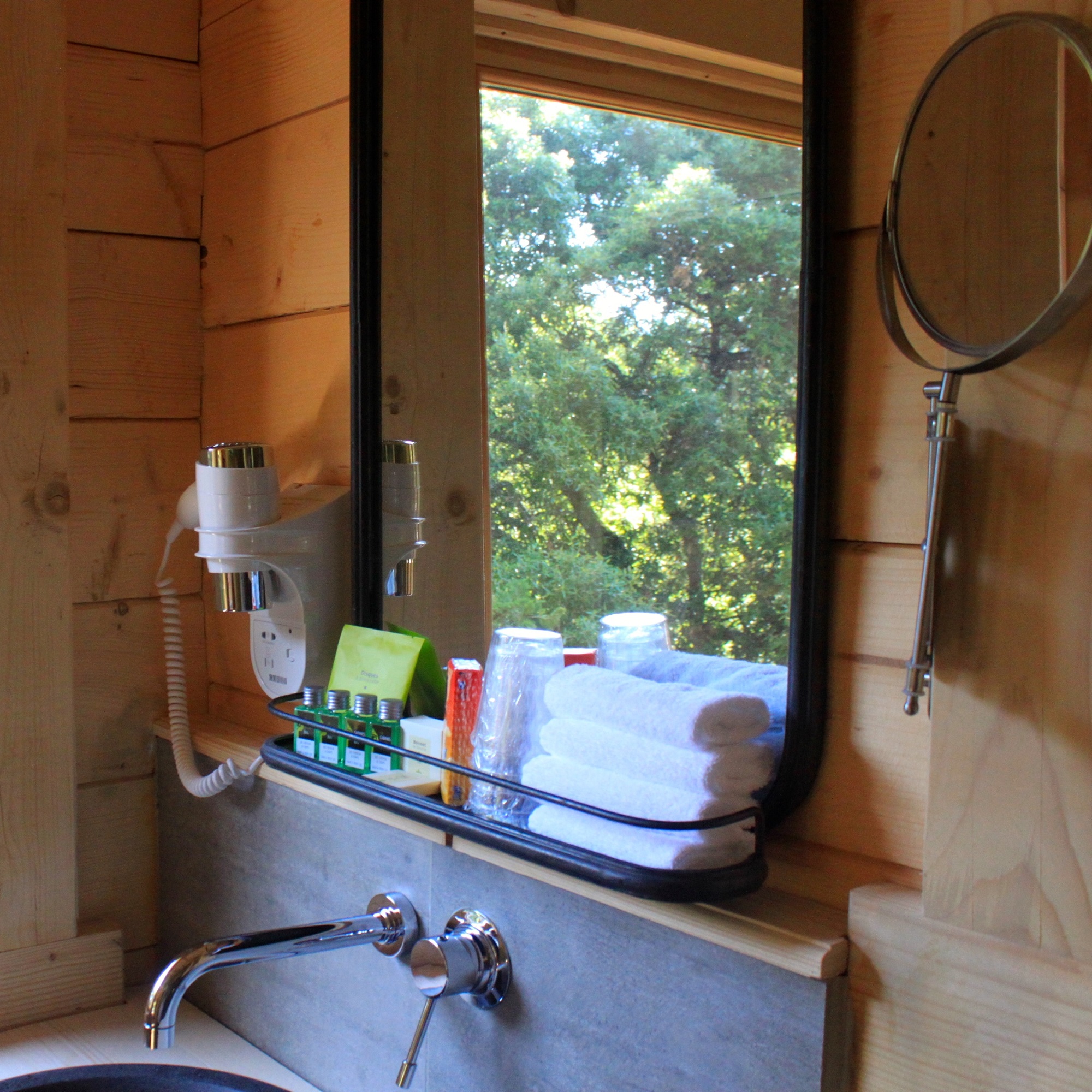 Cabane Fuste : une expérience suspendue en Languedoc-Roussillon à Villalier — environnement naturel