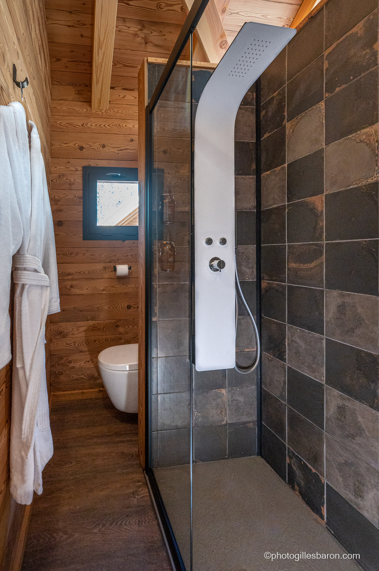 Cabane sur pilotis avec spa : une expérience unique en montagne à Saint Jean Saint Nicolas — espace de vie