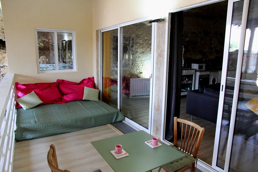 La Suite des Fouleries : une maison troglodyte avec spa et sauna à Chateaudun — vue depuis la terrasse