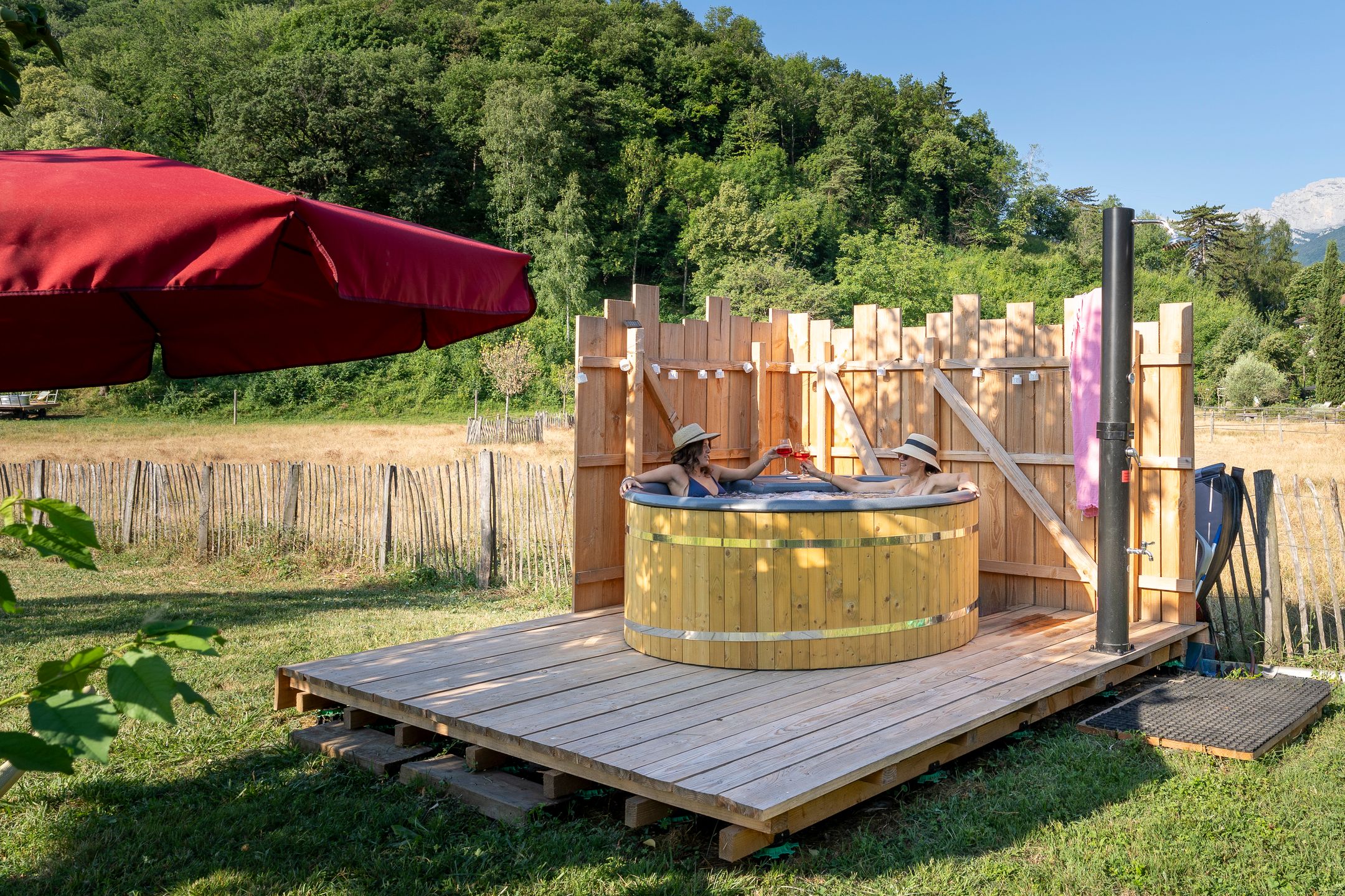 Lodge Gipsy & Spa — Tente lodge panoramique à Isère à Grenoble — vue intérieure