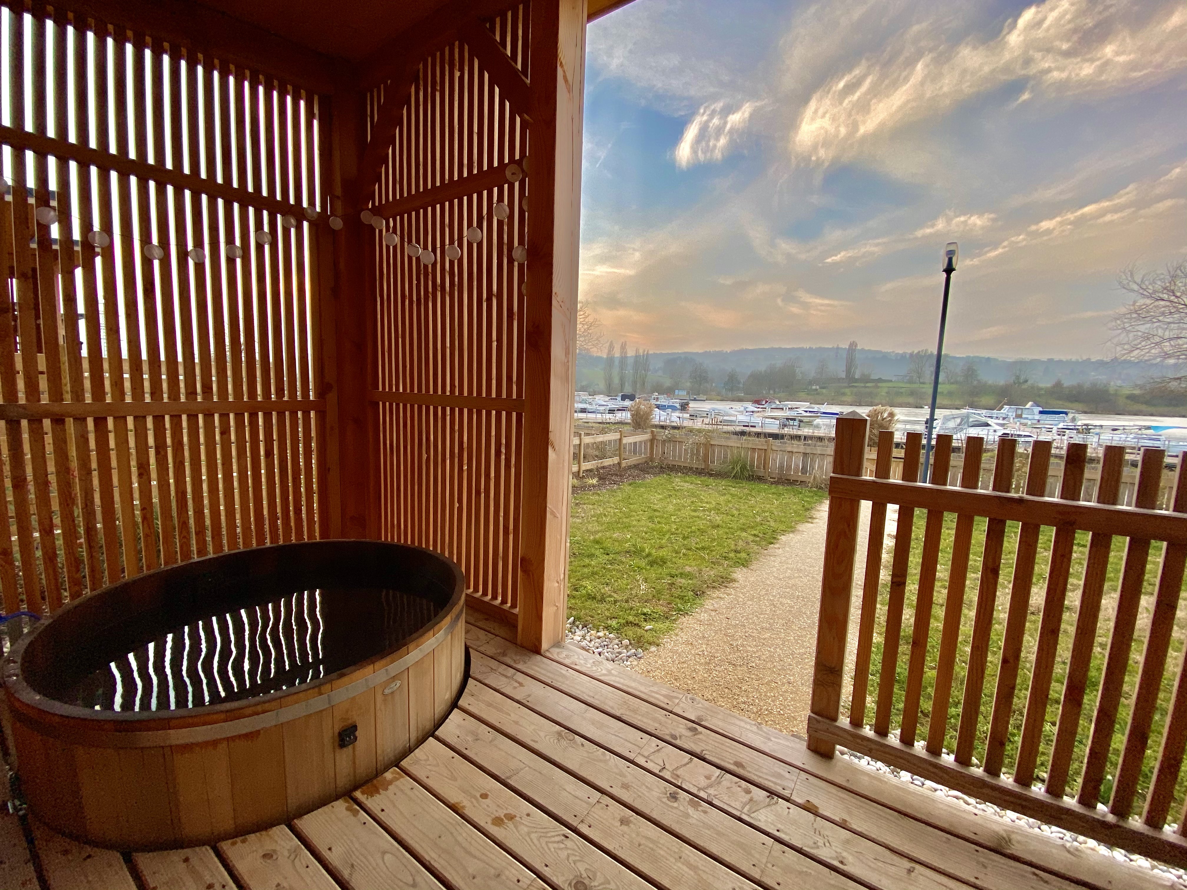 Cabane Spa Duo : une immersion sensorielle en Rhône-Alpes à Virignin — détail architectural