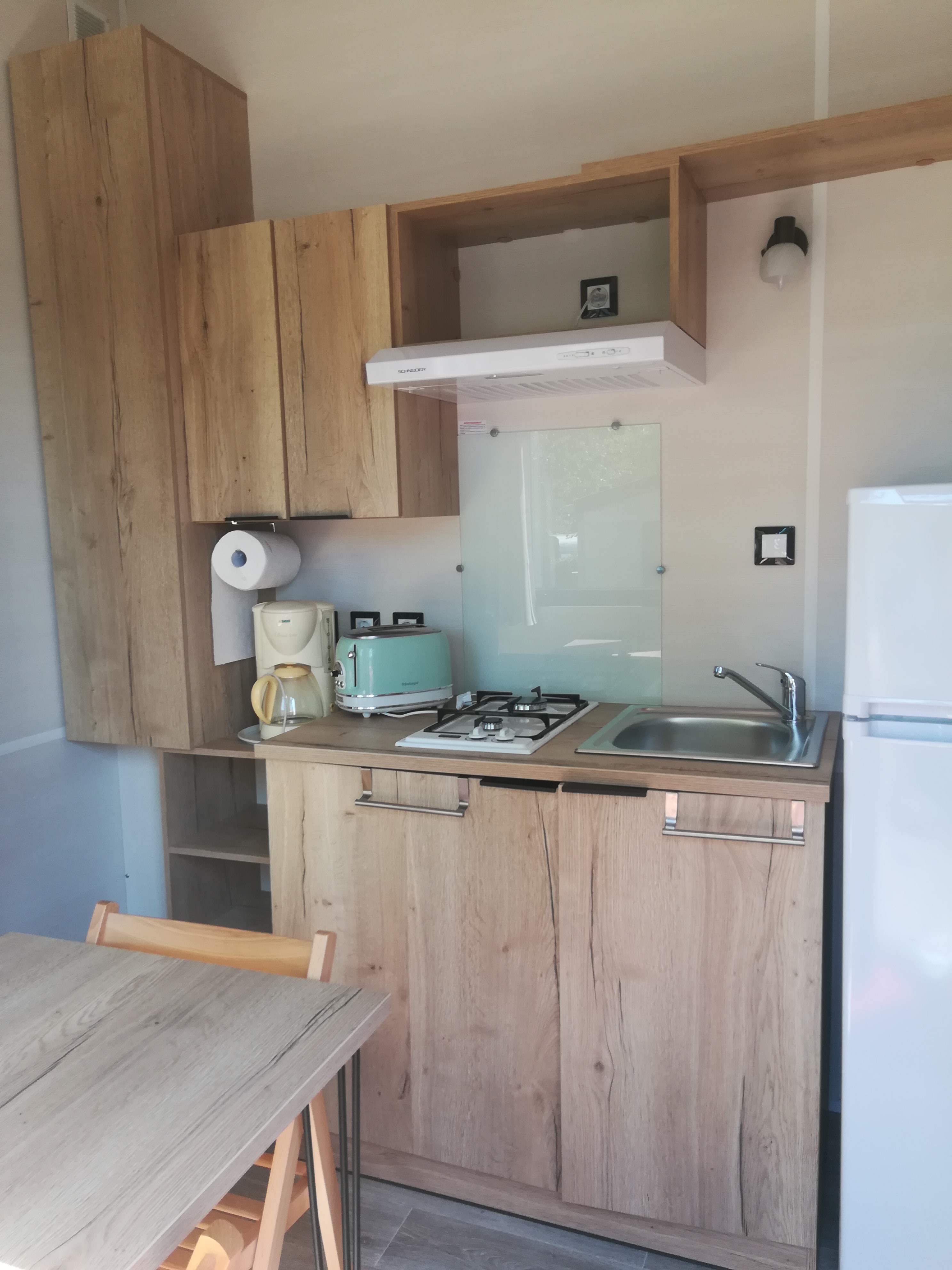 Tiny house moderne au cœur de la nature en Midi-Pyrénées à Sarrecave — cuisine