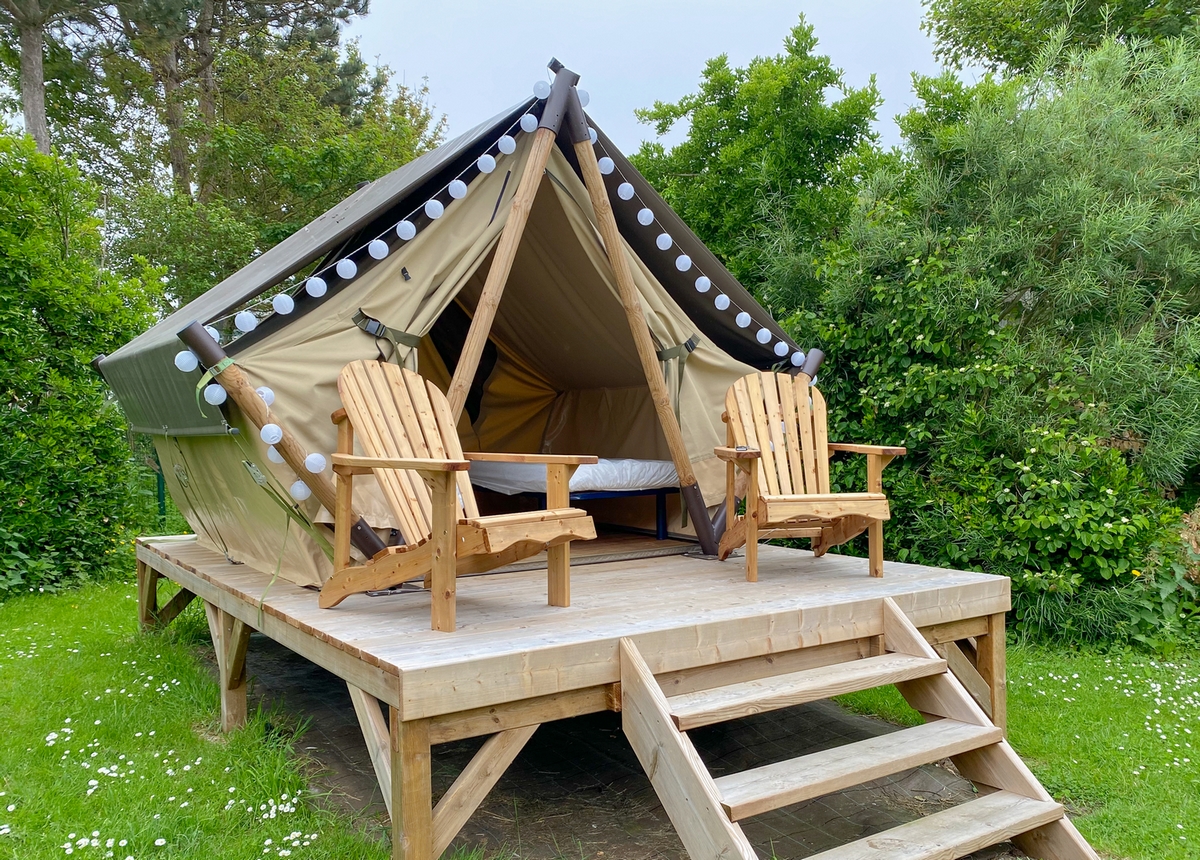 Bivouac Vesoul : une expérience unique en tente lodge à Vaivre Et Montoille — vue intérieure
