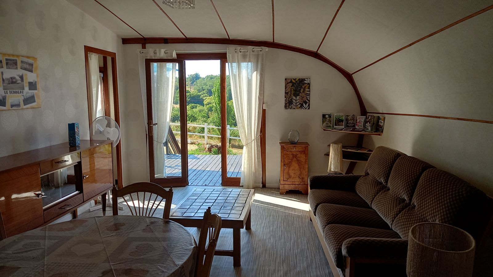 L'insolite Tonneau Creusois — Gîte rétro-chic à Creuse à Chamberaud — vue intérieure