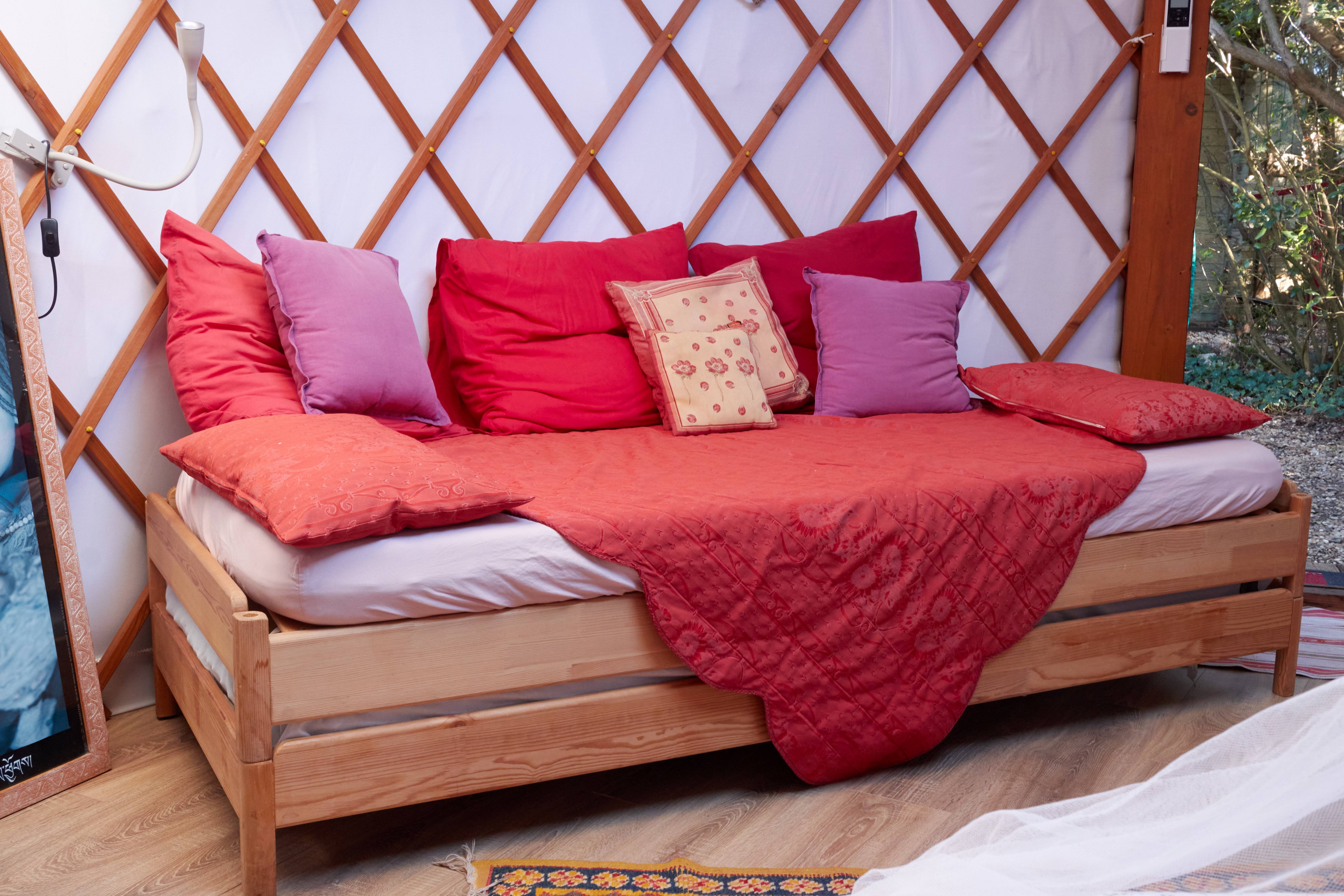 La Yourte en Provence : une immersion au cœur de la nature à Saint-Maximin-La-Sainte-Baume — chambre
