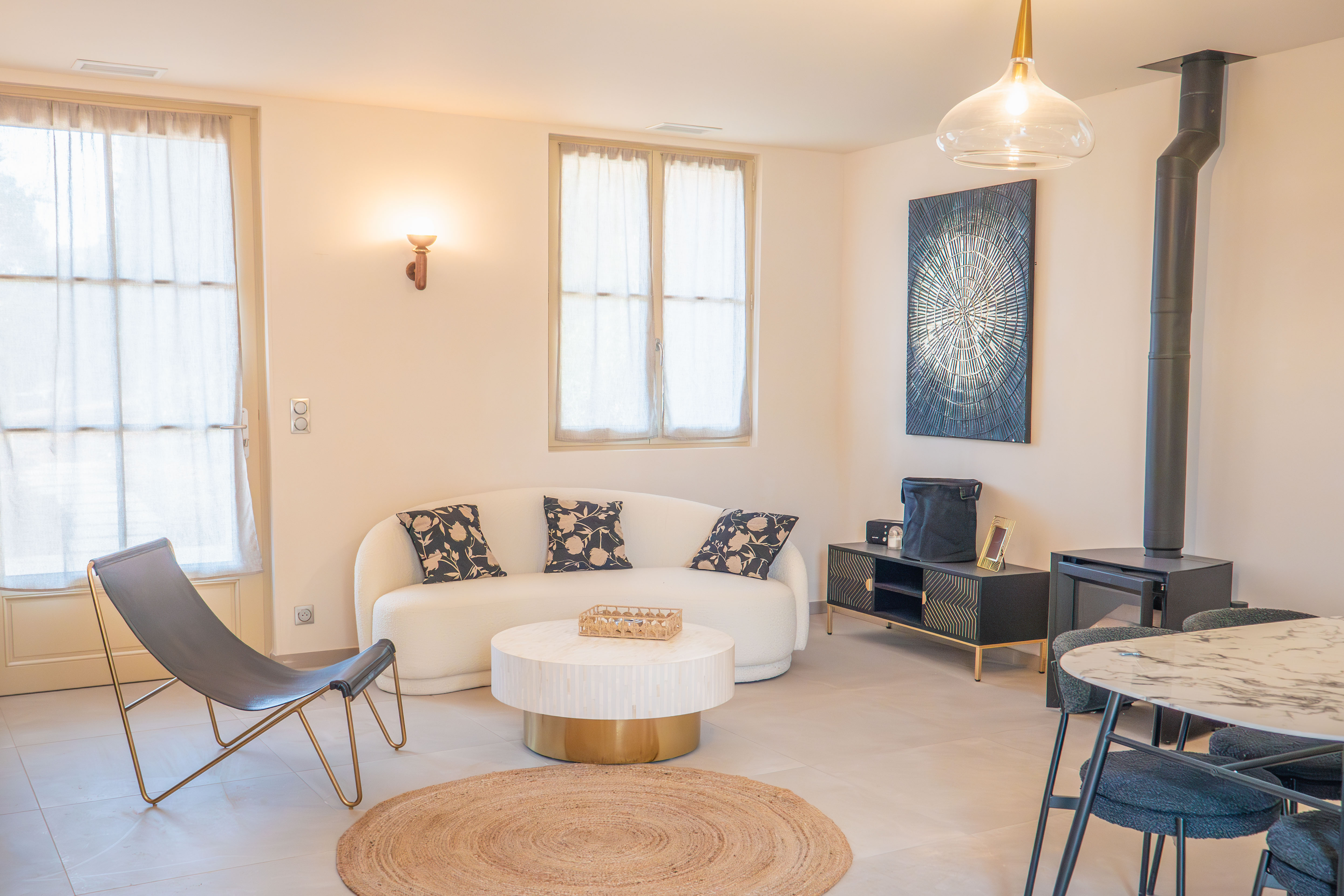 Le Jardin du Château : un gîte 5 étoiles avec spa à Pezenas — espace de vie