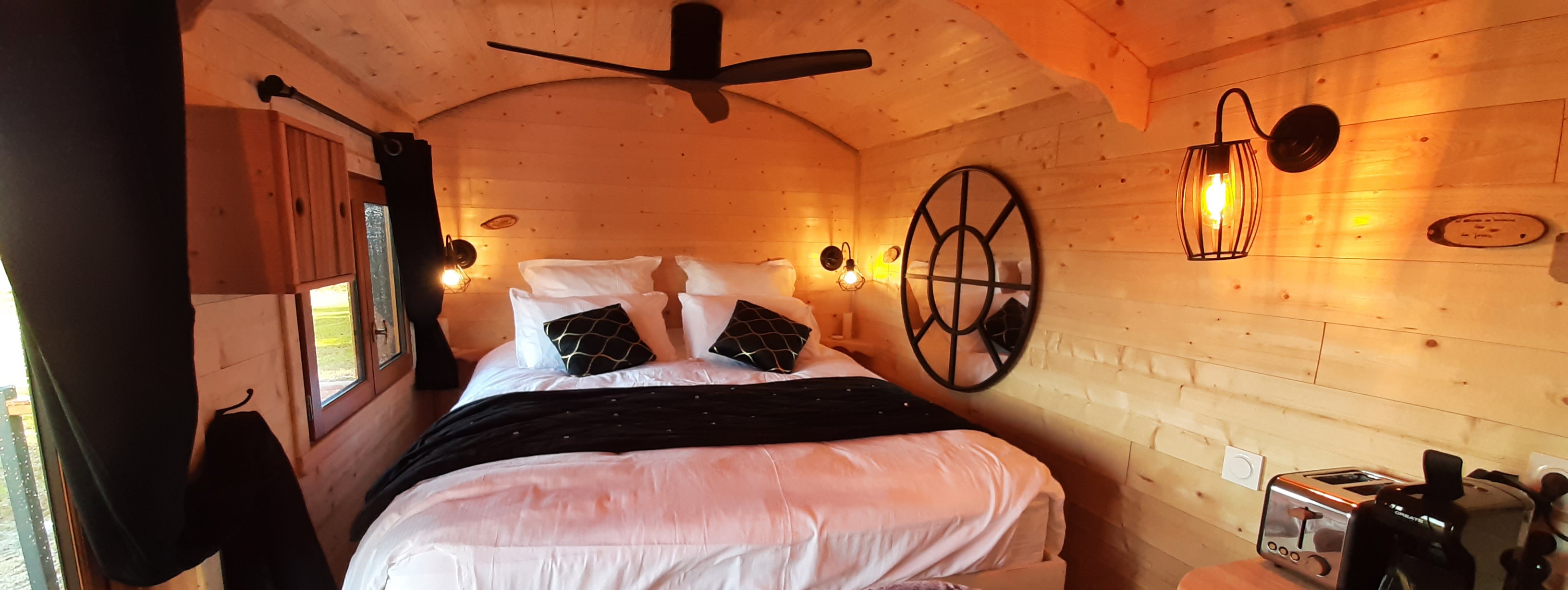Roulotte Spa Kamadéva — Nuit romantique avec vue panoramique à Loire-Atlantique à La Baule-Escoublac — salle de bain
