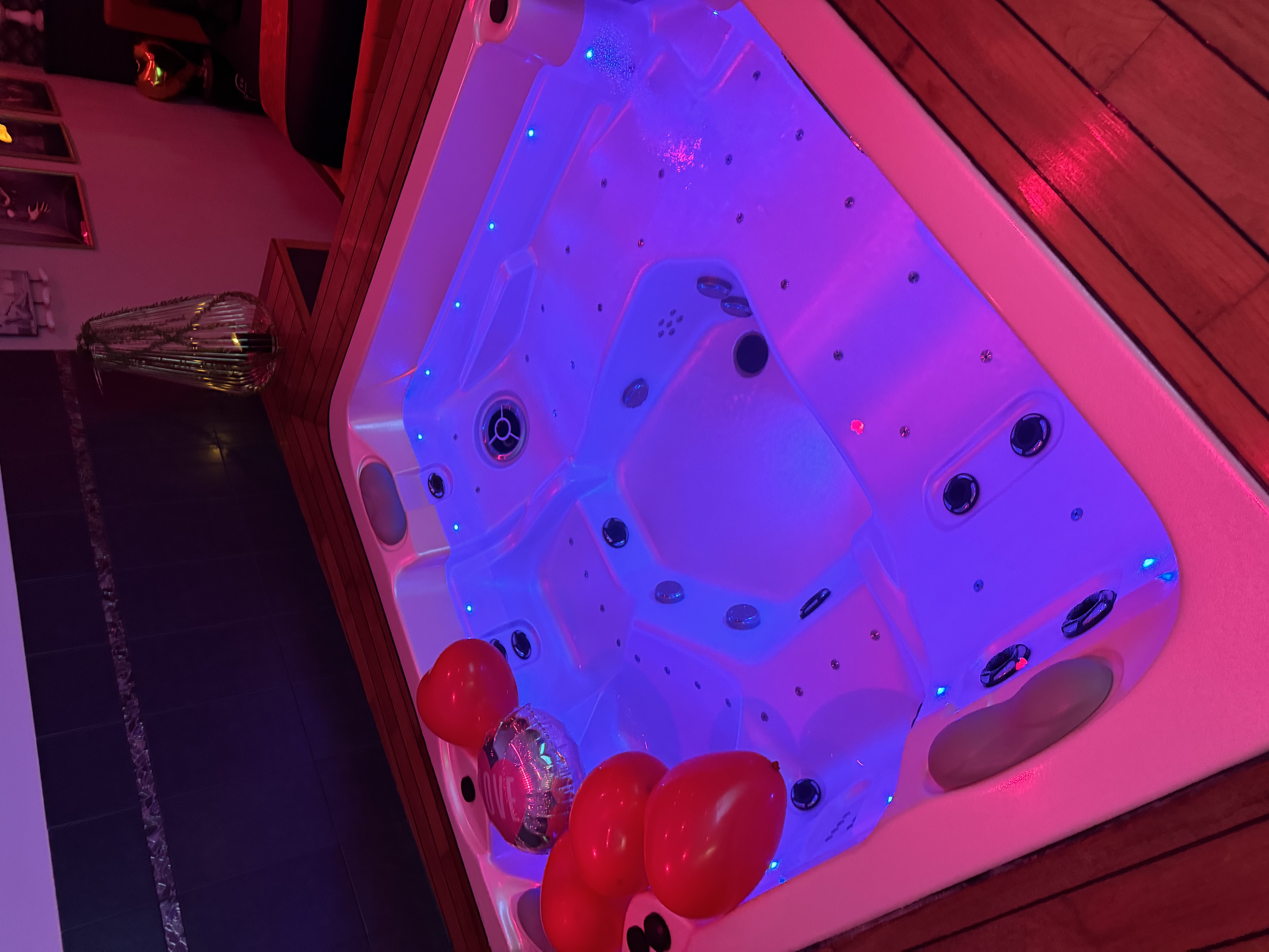 Suite 785 Chambre Romantique — Spa privatif à Tarn-et-Garonne à Montauban — espace de vie