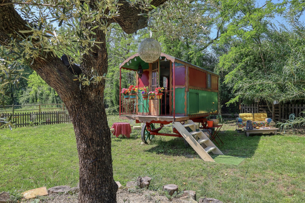 Vivez l'expérience unique d'une roulotte en Provence à Cabannes — salle de bain