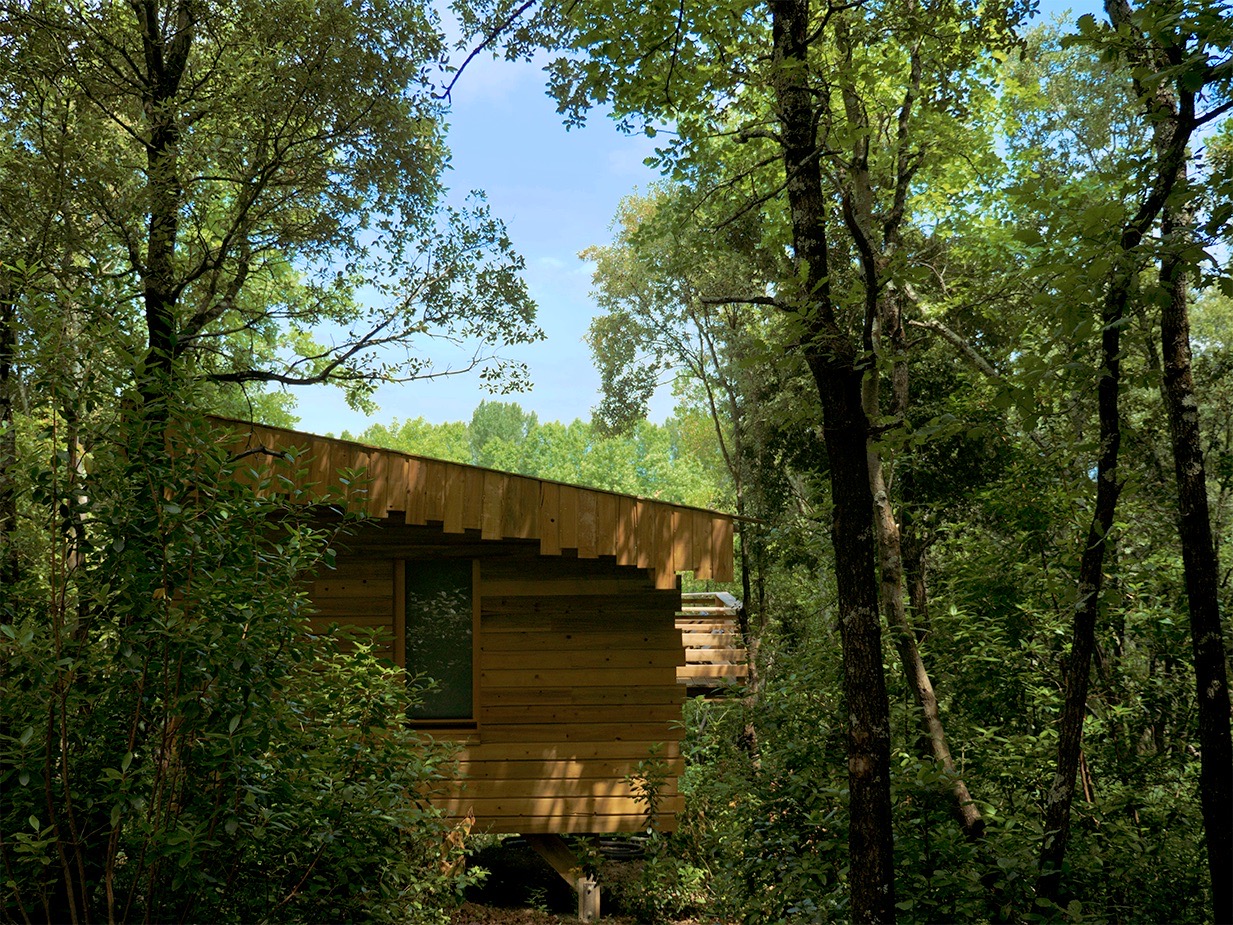 Cabane Cagna : une échappée sur pilotis en pleine nature à Villalier — espace de vie