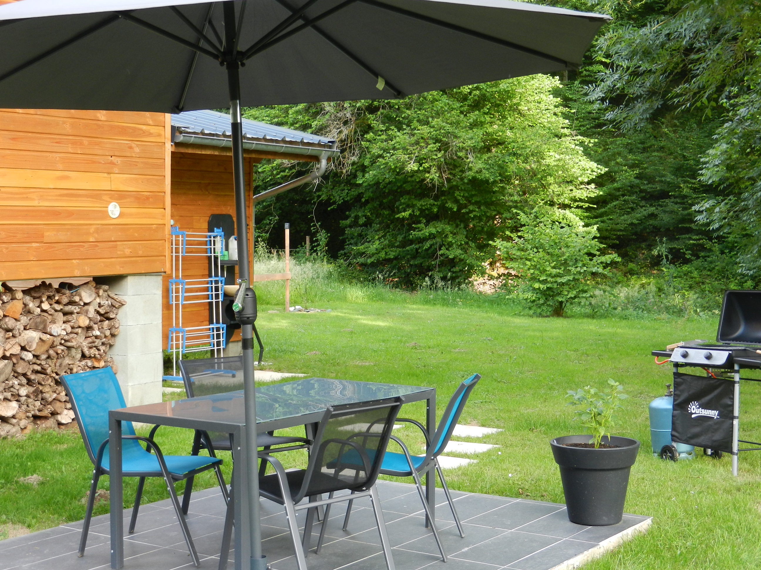 La cabane cocon du Gast — Cabane sur pilotis avec spa privatisable à Creuse à La Nouaille — vue depuis la terrasse