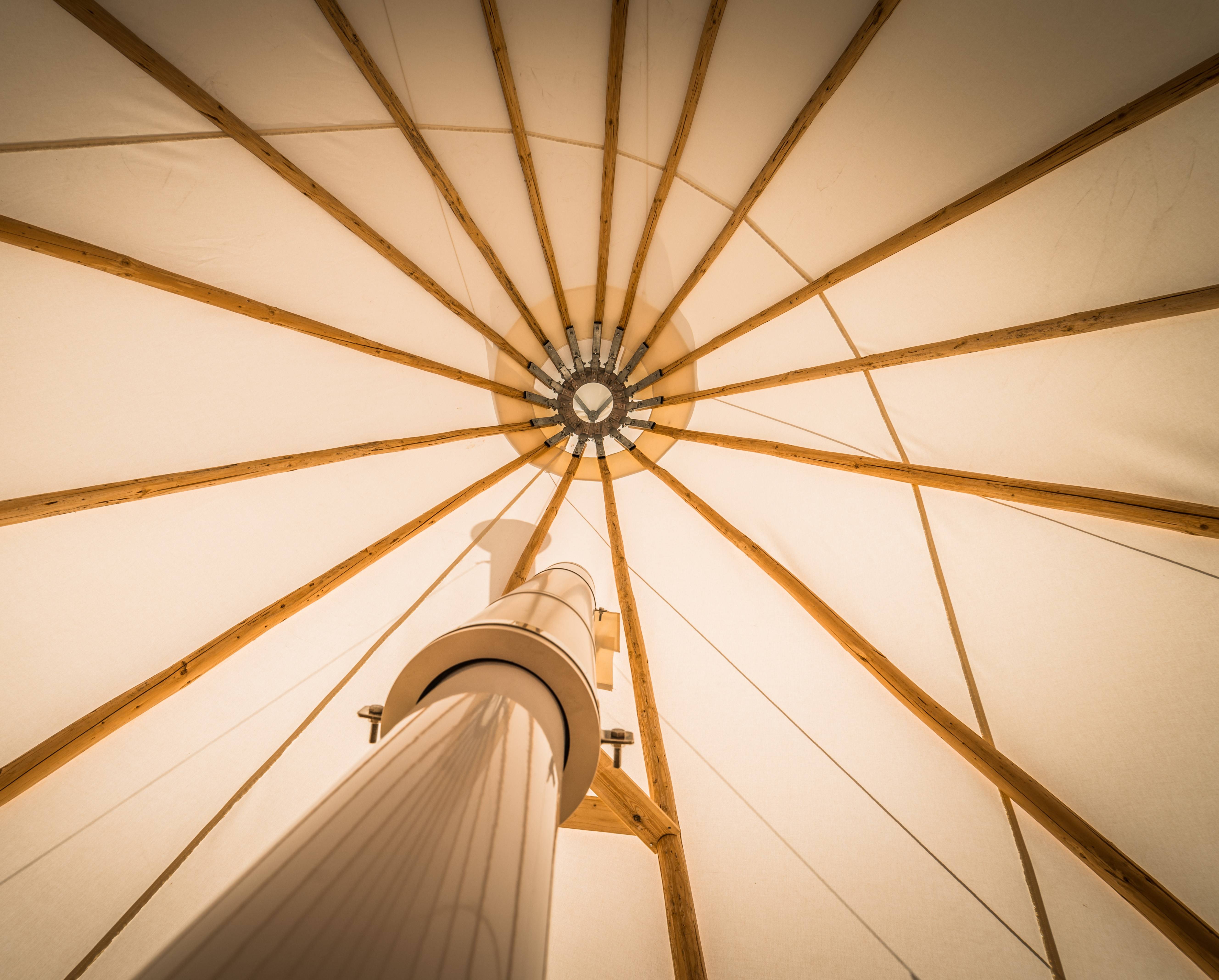 Tipi Odina — Nuit dans un Tipi avec spa à Lot-et-Garonne à Clermont-Dessous — espace de vie