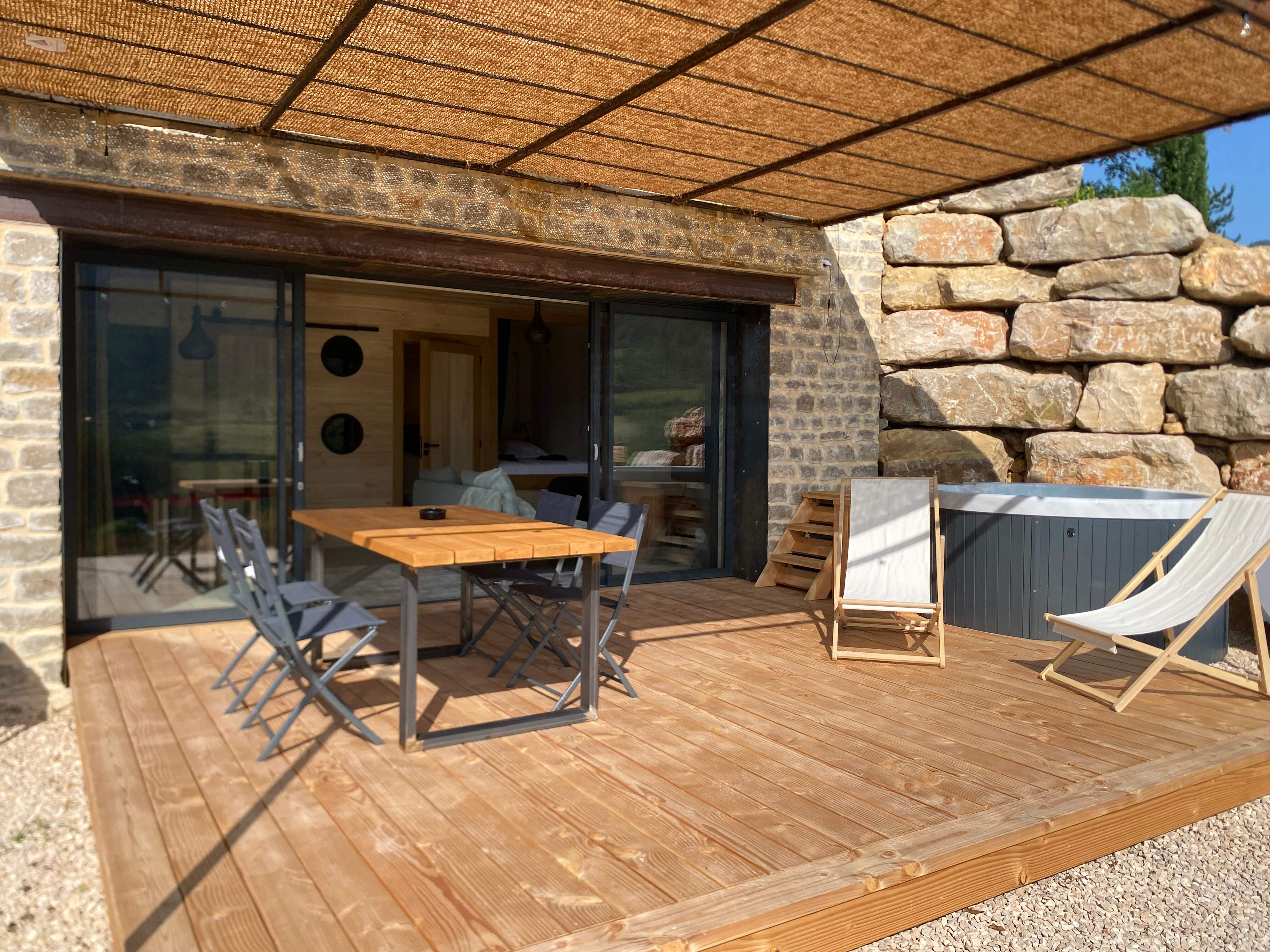L'échappée des causses — Maison troglodyte avec spa à La Jonte (Aveyron) à Meyrueis — détail architectural