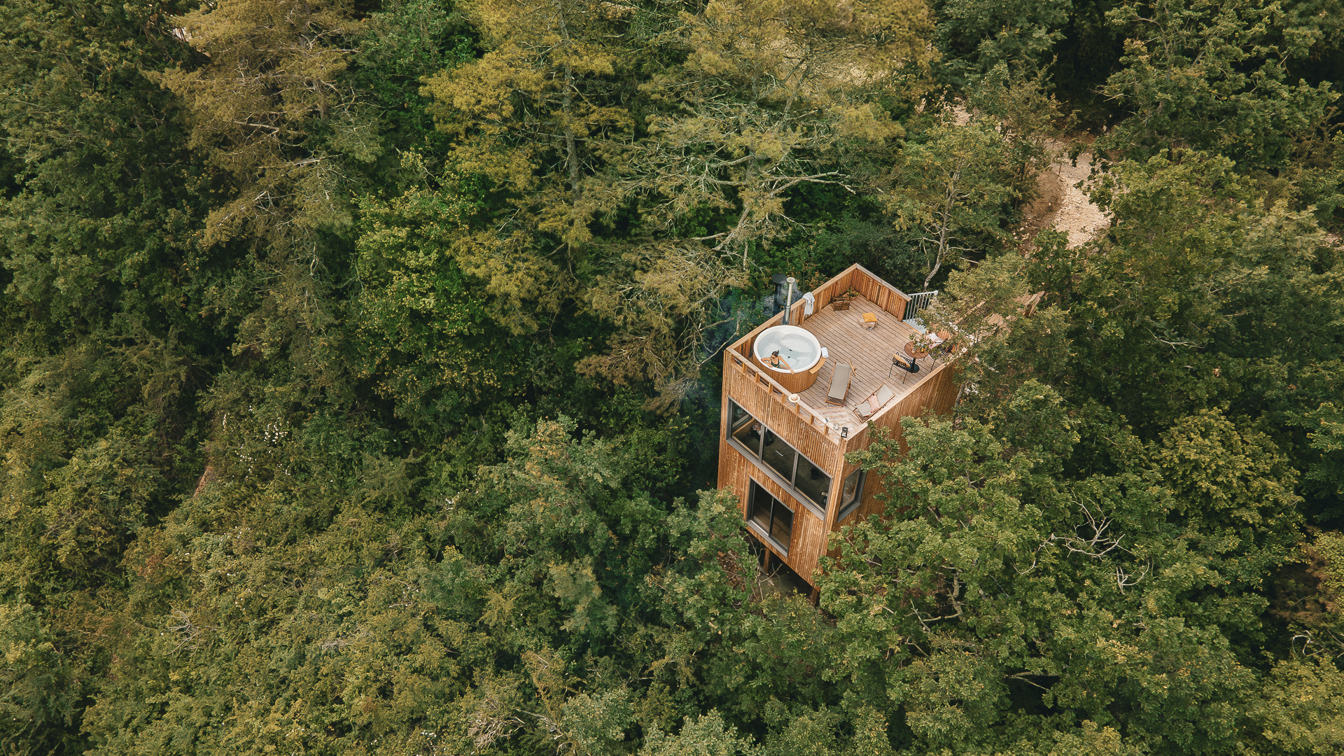 La Palombière 1 : une cabane dans les arbres avec spa en Aquitaine — Cabane à Laparade