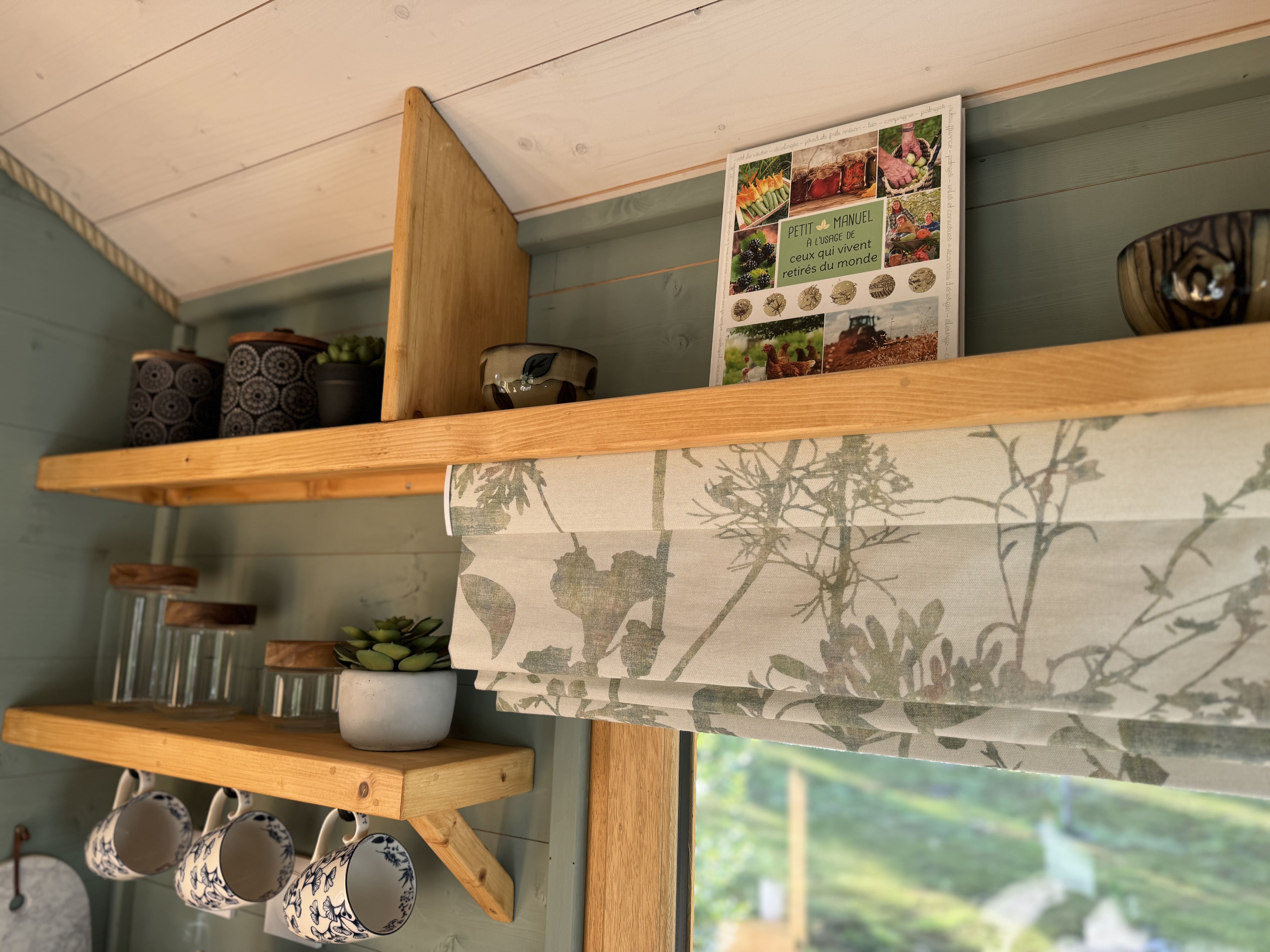 La Roulotte Findhorn : une escapade insolite en Aquitaine à Onesse-Laharie — espace de vie