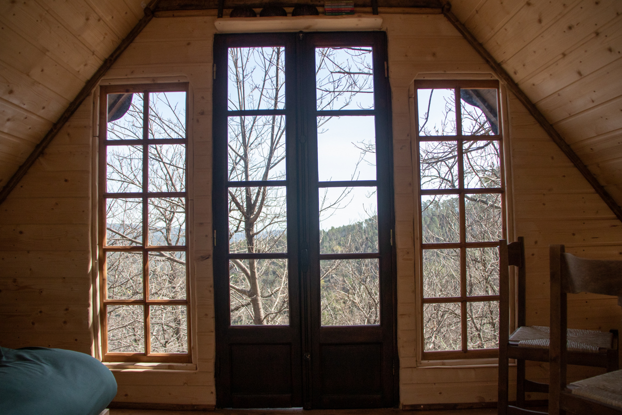 La Cabane Forestière : une immersion au cœur de la nature à Mialet — vue depuis la terrasse
