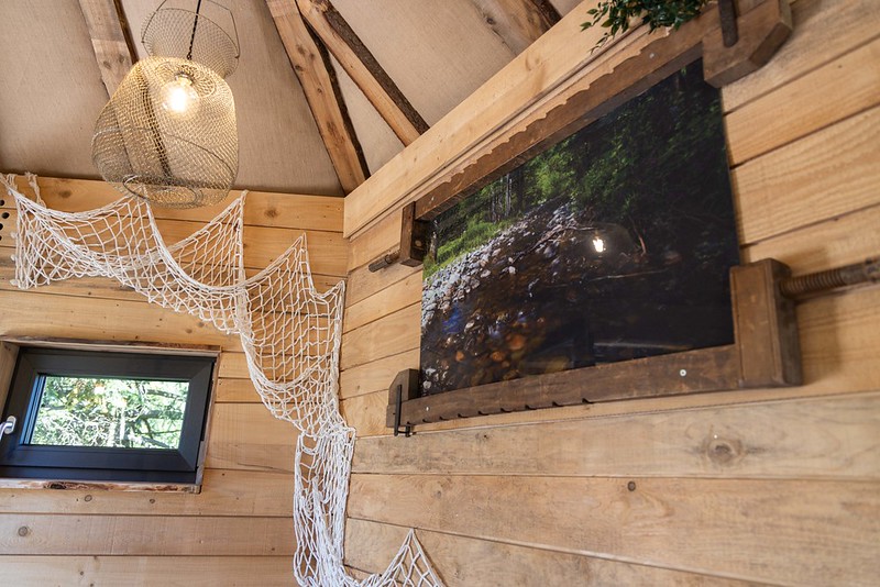 La Cabane du Pêcheur : un refuge spa en pleine nature à Mittlach — détail architectural
