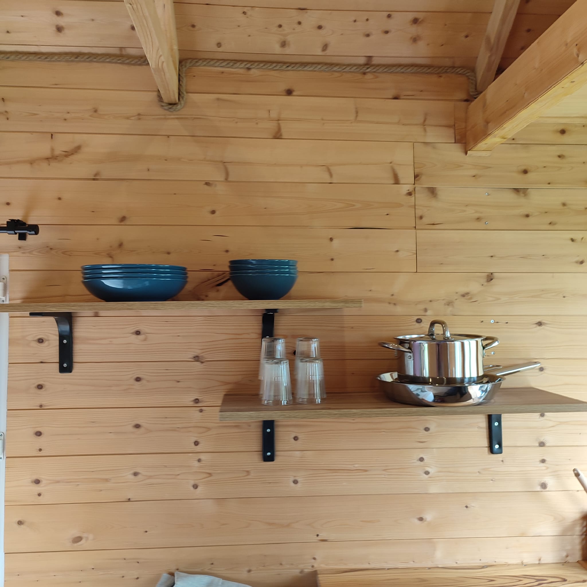 Tiny House du Morbihan — Nuit insolite avec spa et sauna à Vannes — salle de bain