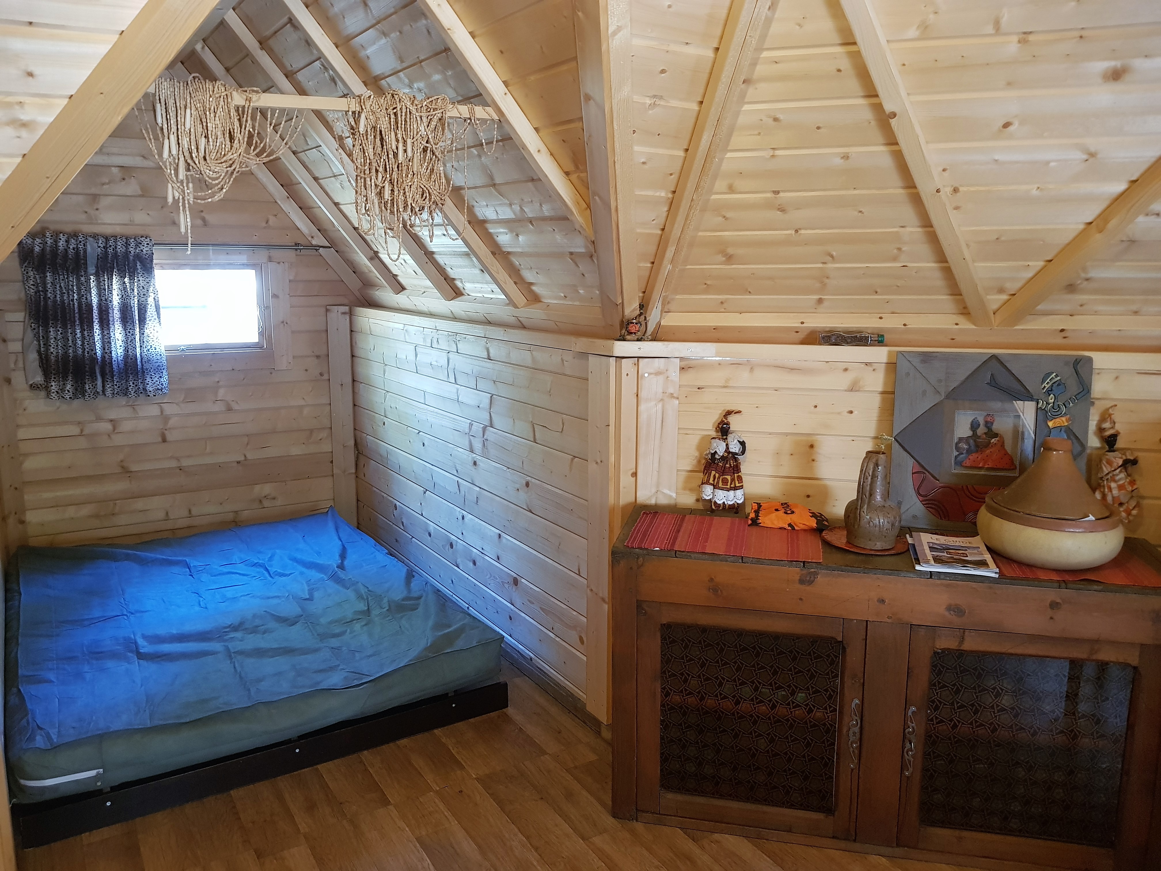 Un refuge Kota pour une expérience unique en pleine nature à Saint Martin De Queyrières — vue intérieure