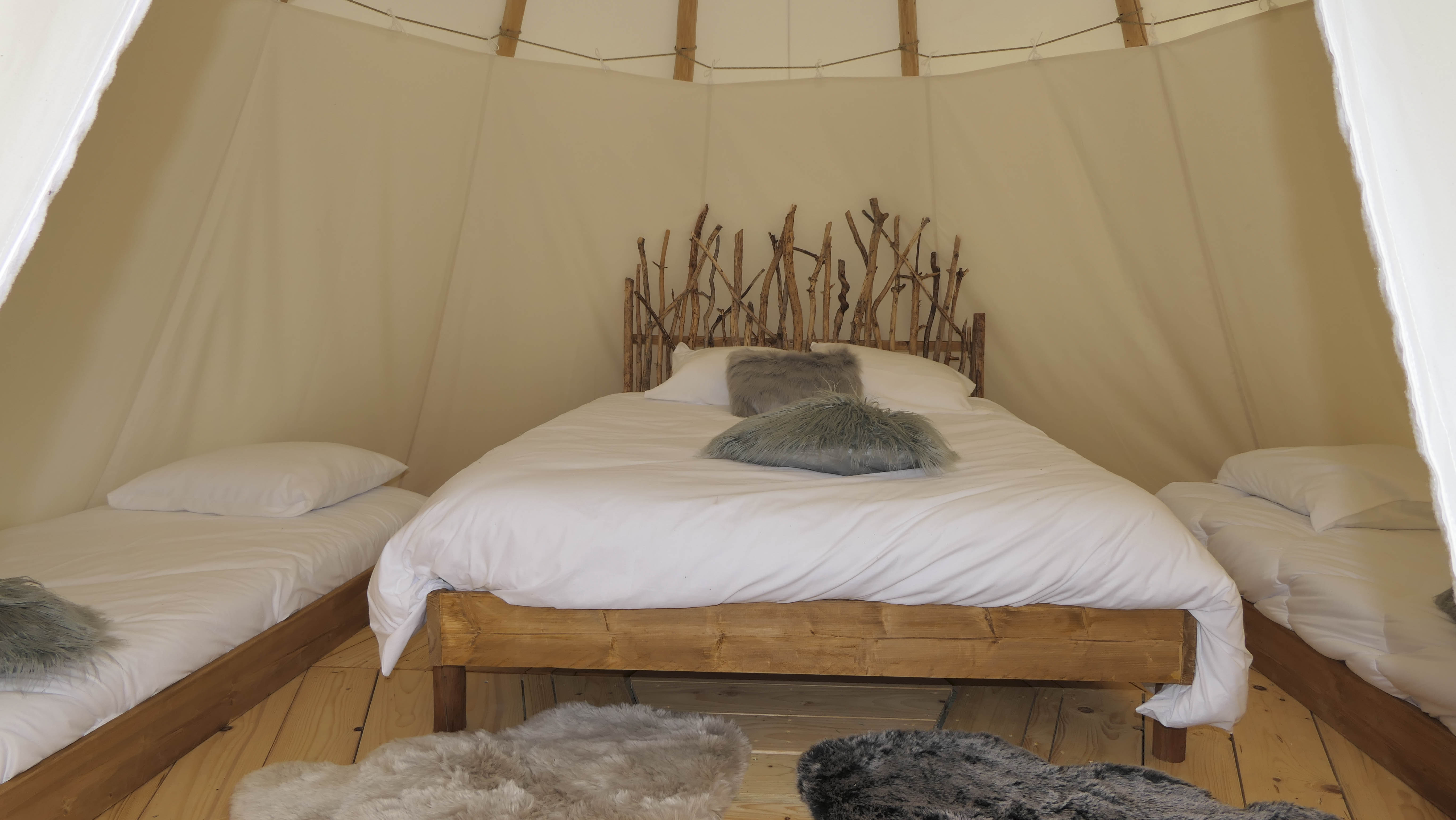 Le Tipi Vue sur Étang : une immersion en pleine nature