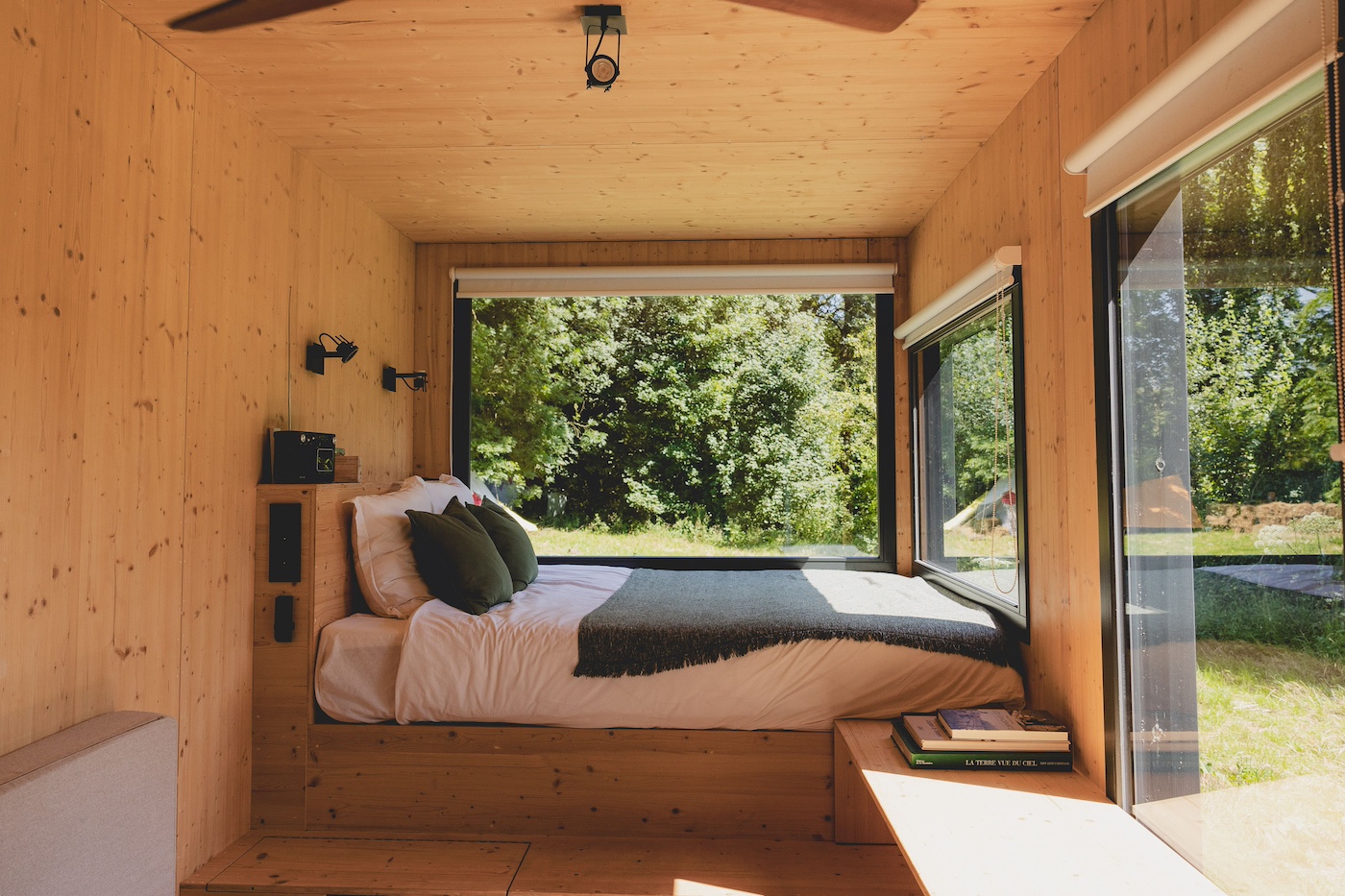Une Tiny House moderne avec vue sur le lac en Picardie à Mesbrecourt-Richecourt — cuisine