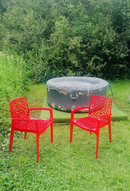 Évasion dans une bulle spa So'Green en Dordogne à Lanouaille — espace de vie