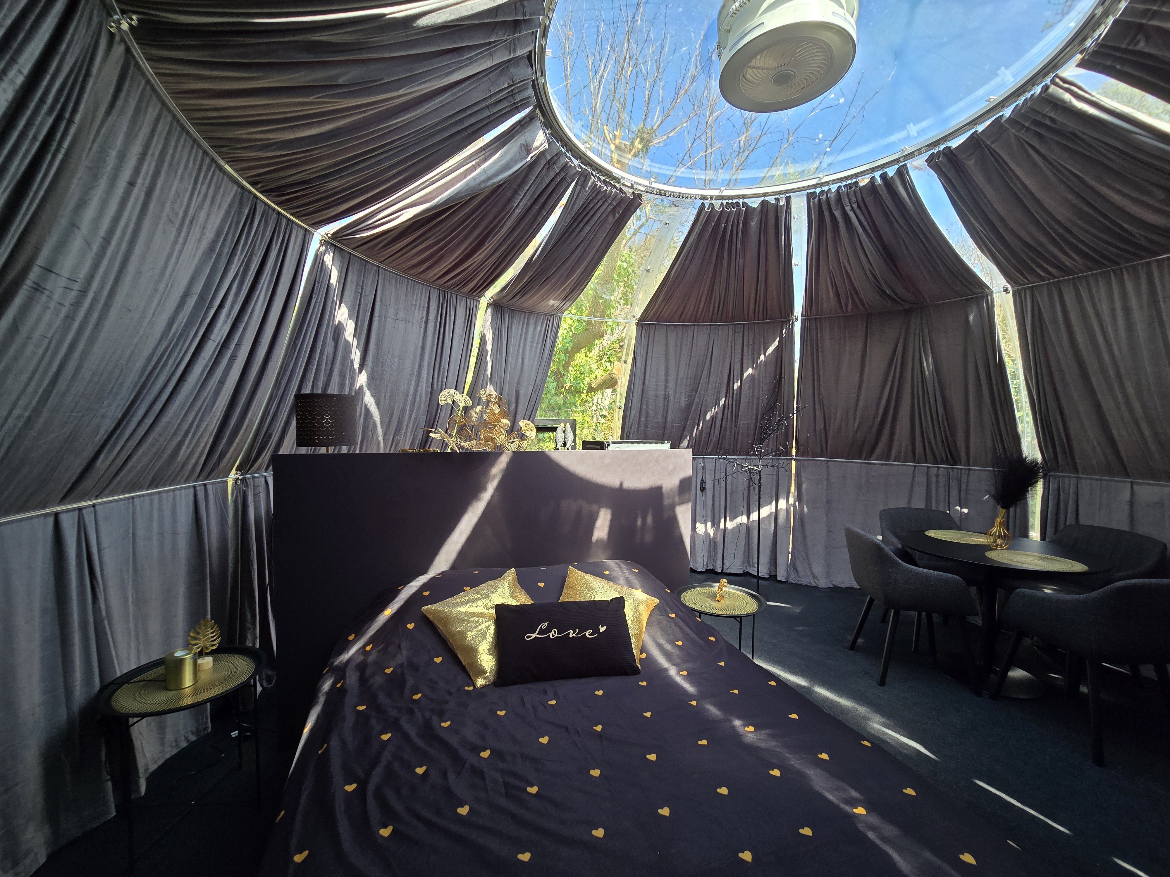 Bulle Spa Aphrodite — Nuit magique sous les étoiles à Landes à Mont-de-Marsan — vue intérieure